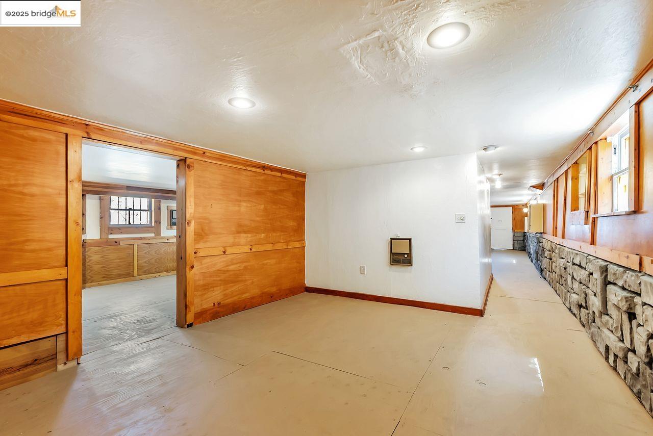 Oakland, California, 94608, United States, 6 Bedrooms Bedrooms, ,3 BathroomsBathrooms,Residential,For Sale,1939780