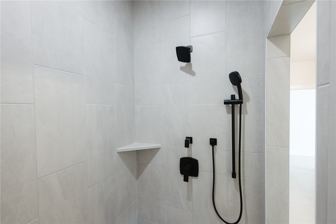 Centerton, Arkansas, 72719, United States, 4 Bedrooms Bedrooms, ,4 BathroomsBathrooms,Residential,For Sale,1991183