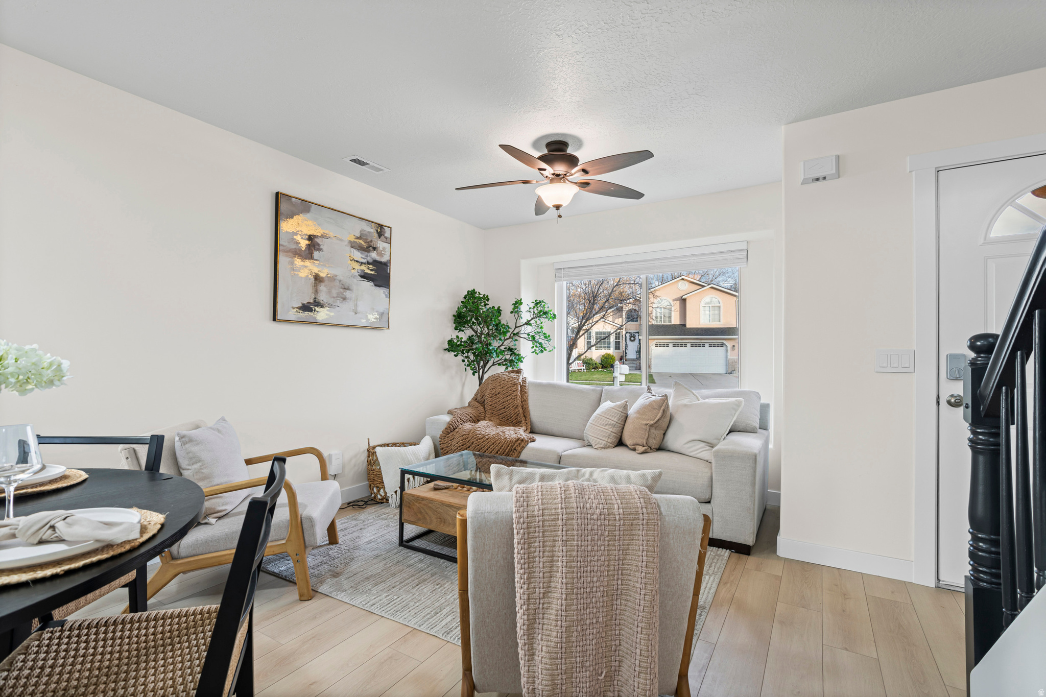 Sandy, Utah, 84070, United States, 3 Bedrooms Bedrooms, ,3 BathroomsBathrooms,Residential,For Sale,1996029