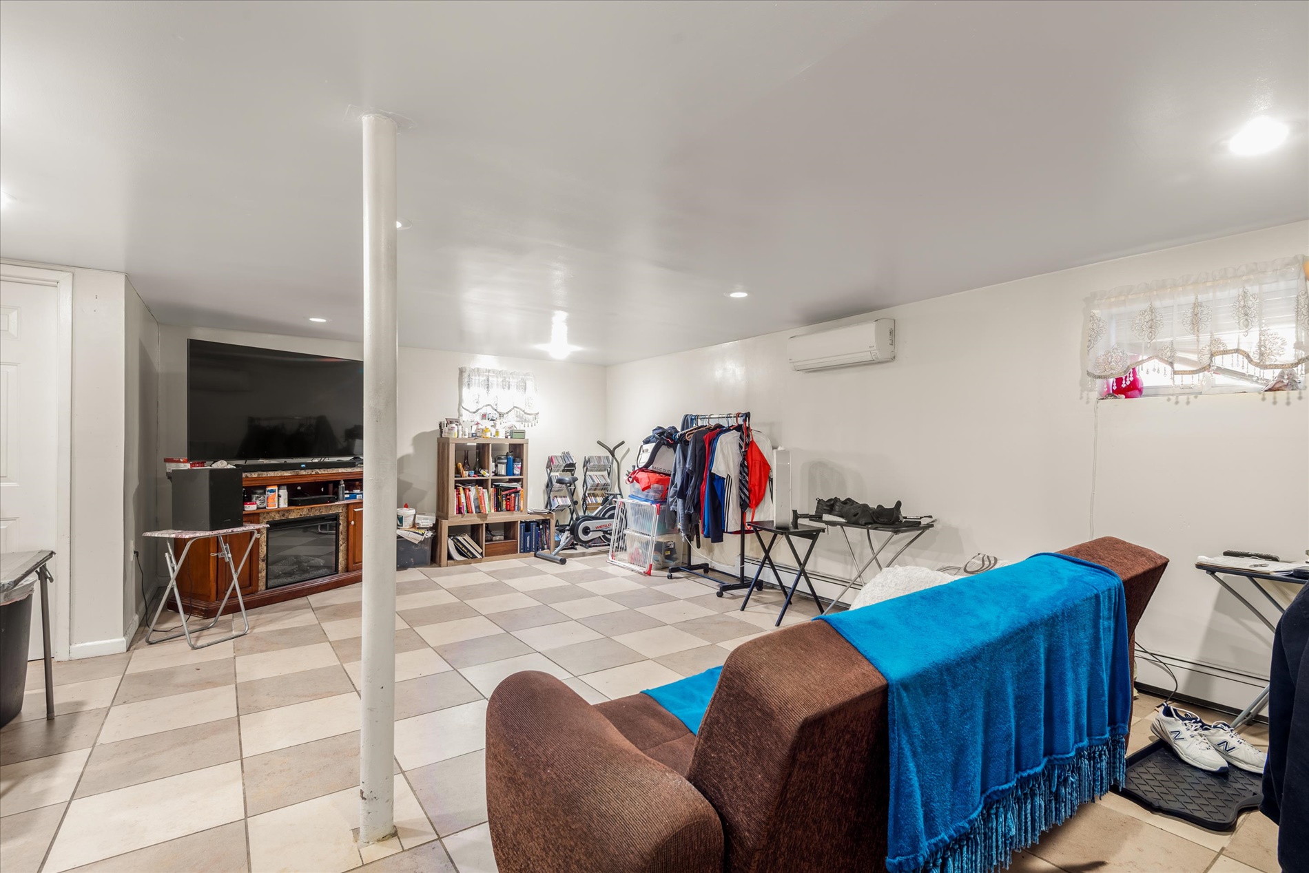 Howard Beach, New York, 11414, United States, 7 Bedrooms Bedrooms, ,5 BathroomsBathrooms,Residential,For Sale,1974400