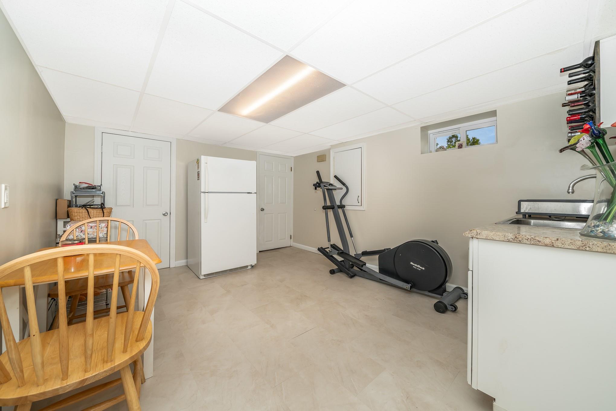 Franklin Square, New York, 11010, United States, 5 Bedrooms Bedrooms, ,2 BathroomsBathrooms,Residential,For Sale,1974579