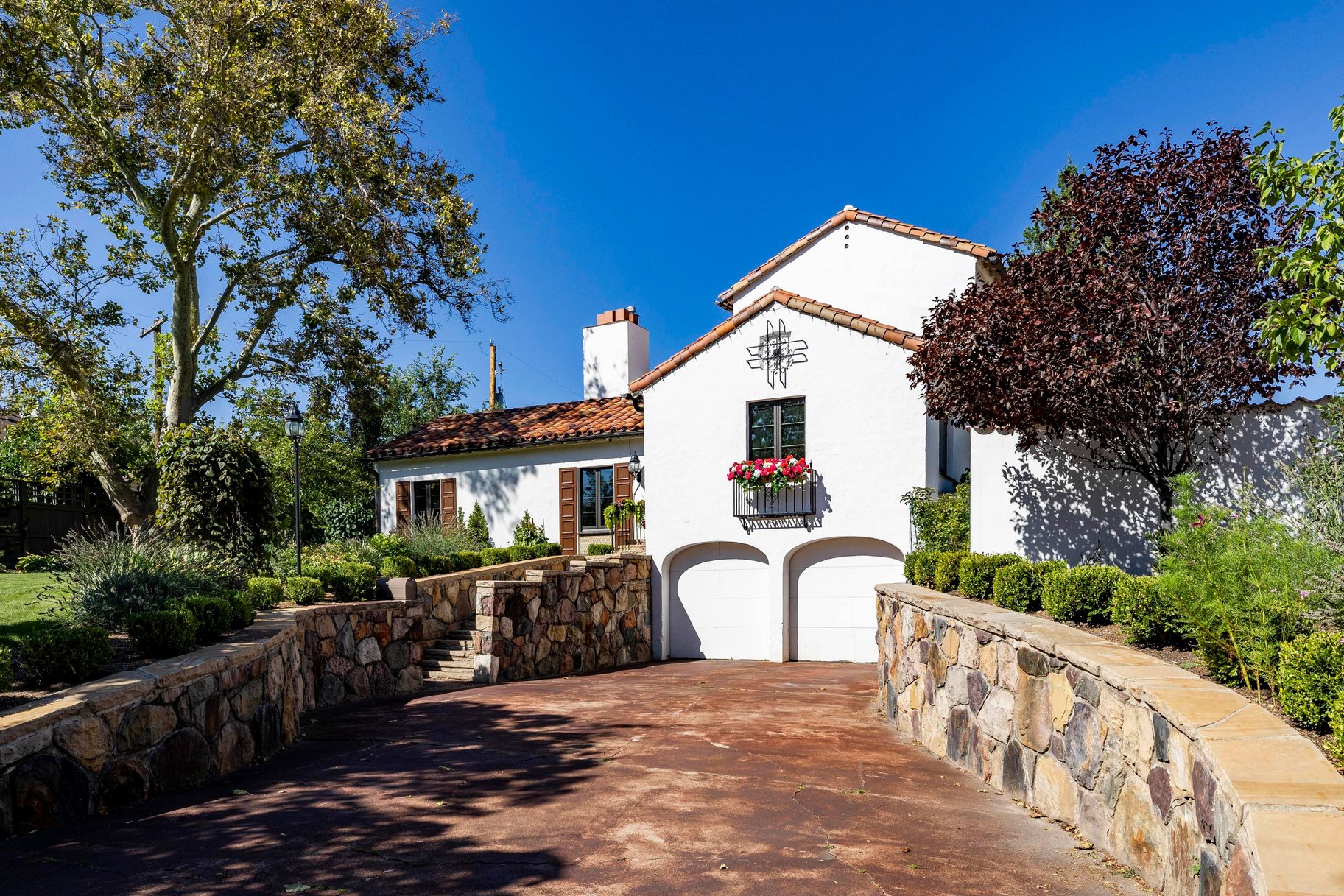  an iconic yalecrest estate where  history meets resort living - 物件實景