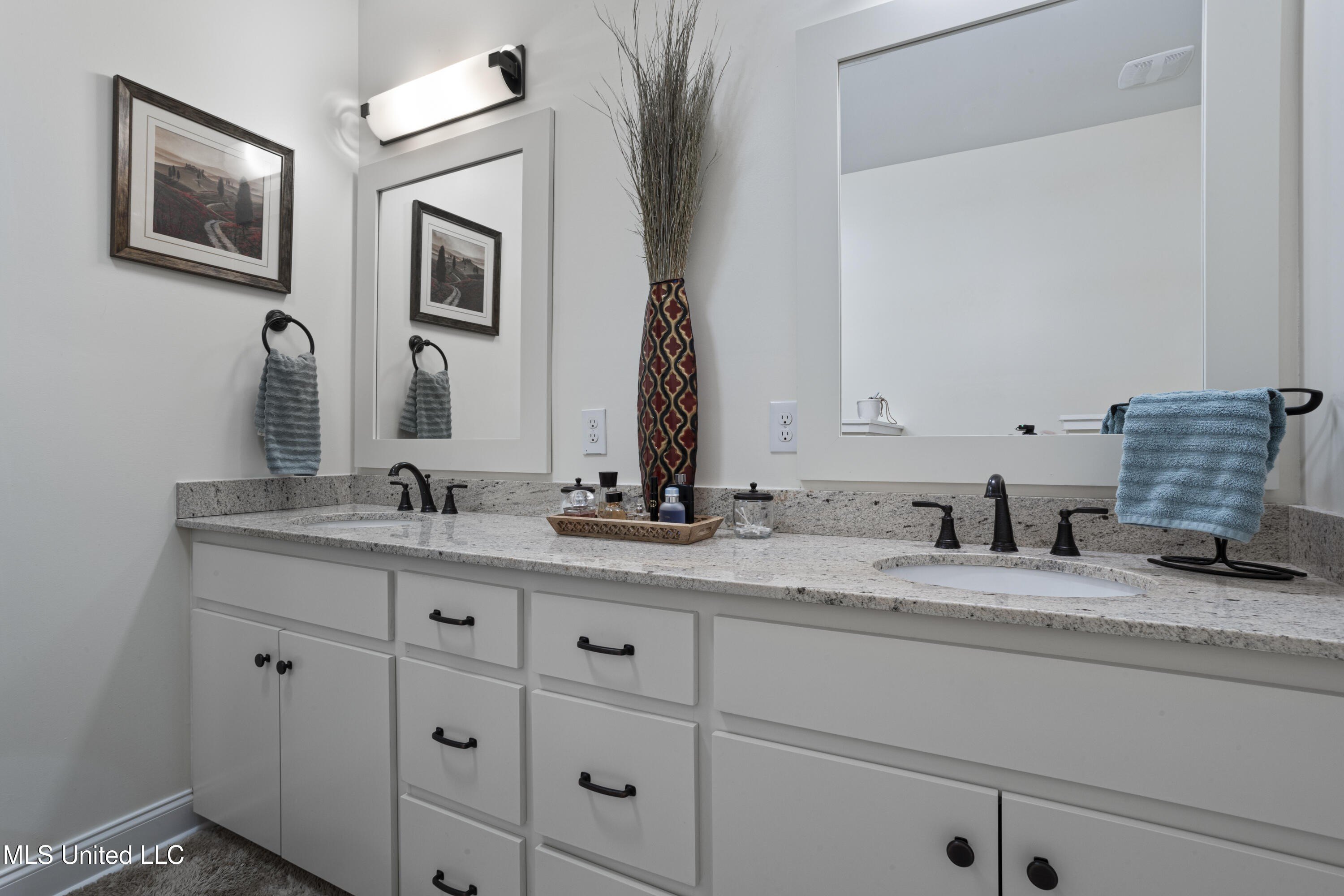 Biloxi, Mississippi, 39532, United States, 3 Bedrooms Bedrooms, ,2 BathroomsBathrooms,Residential,For Sale,1977192