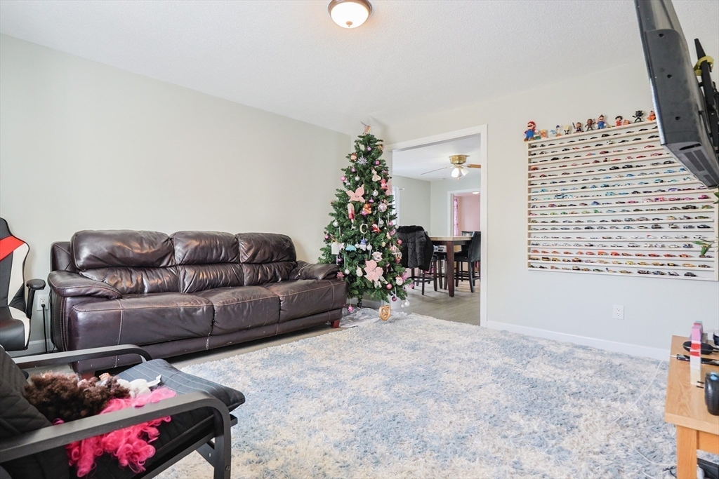 Fall River, Massachusetts, 02720, United States, 6 Bedrooms Bedrooms, ,3 BathroomsBathrooms,Residential,For Sale,2045216