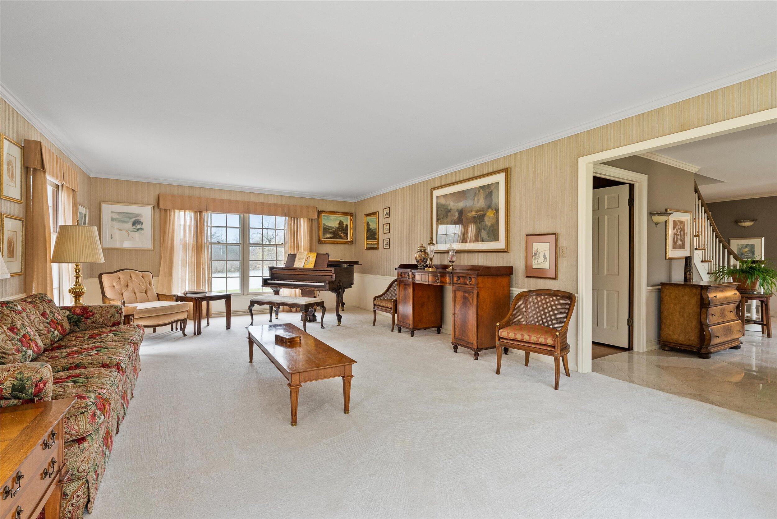 Mequon, Wisconsin, 53097, United States, 5 Bedrooms Bedrooms, ,5 BathroomsBathrooms,Residential,For Sale,1907648