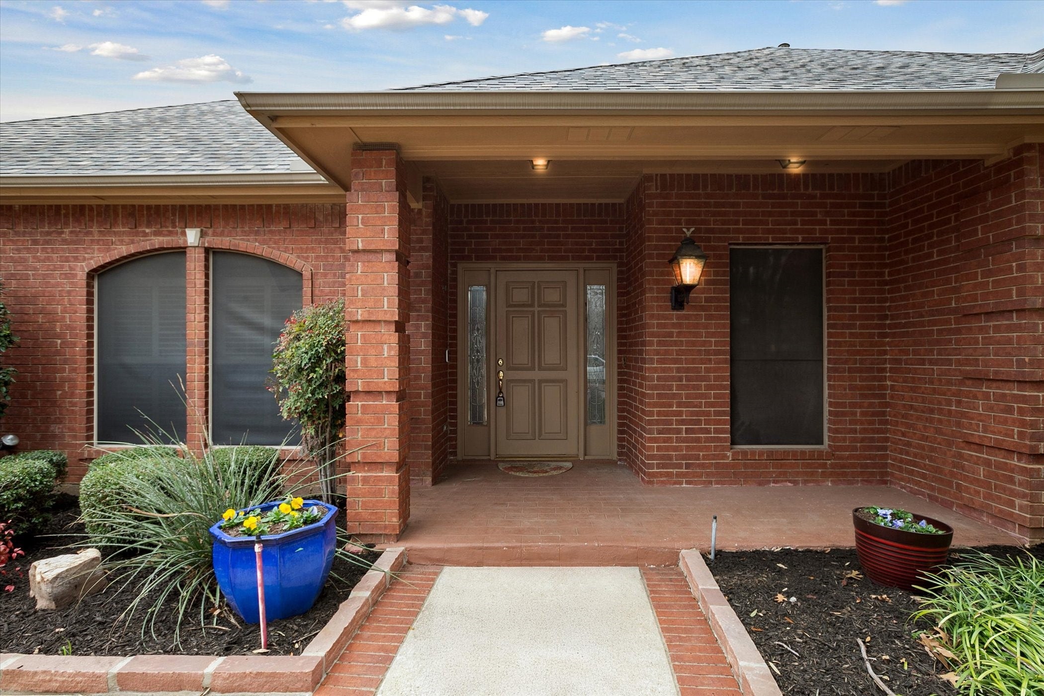 Denton, Texas, 76205, United States, 4 Bedrooms Bedrooms, ,4 BathroomsBathrooms,Residential,For Sale,1981171