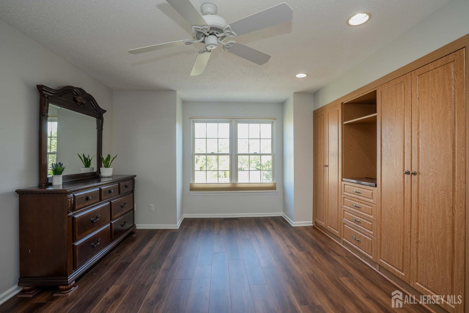 Monroe, New Jersey, 08831, United States, 3 Bedrooms Bedrooms, ,3 BathroomsBathrooms,Residential,For Sale,1981683