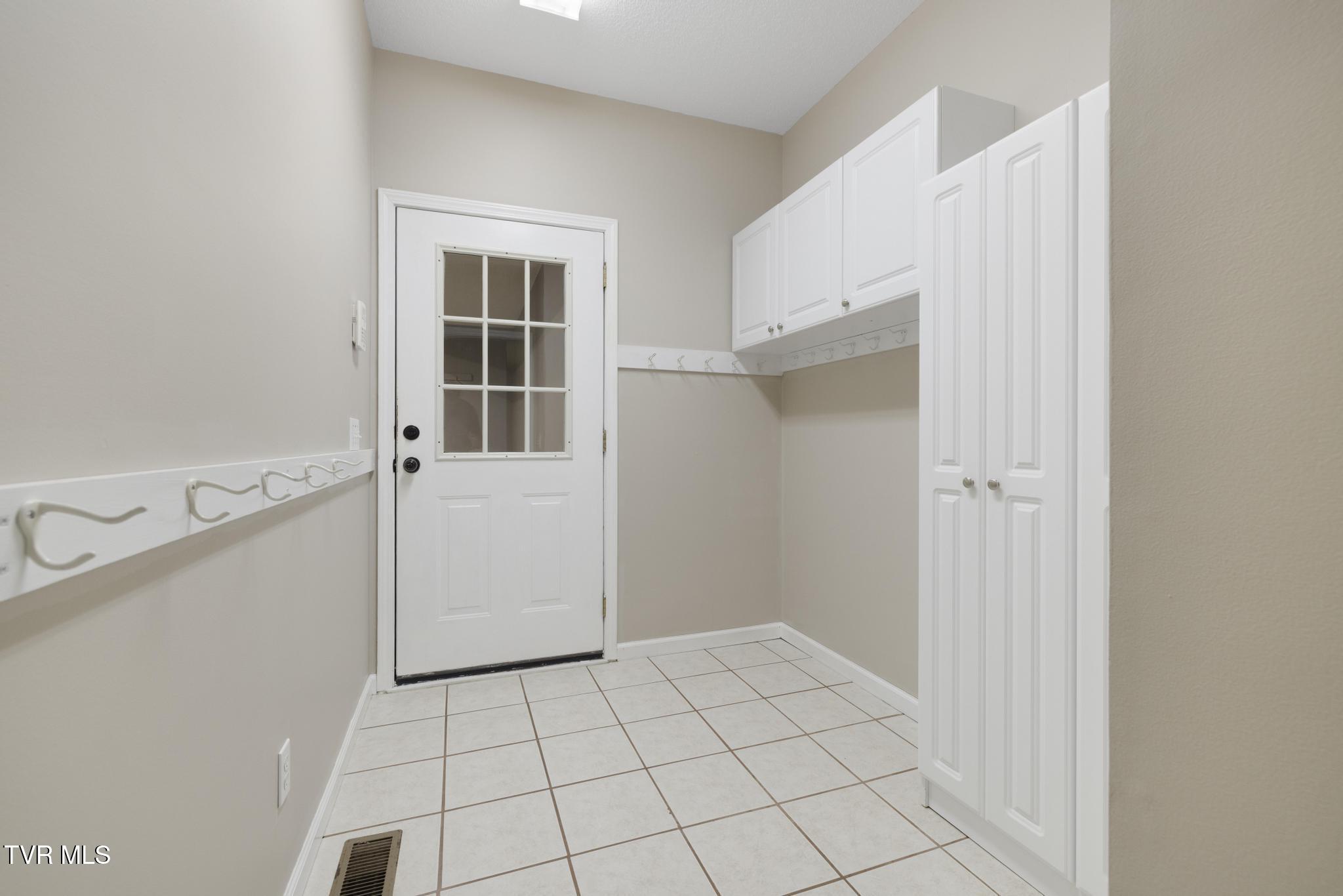 Gray, Tennessee, 37615, United States, 5 Bedrooms Bedrooms, ,4 BathroomsBathrooms,Residential,For Sale,1978234