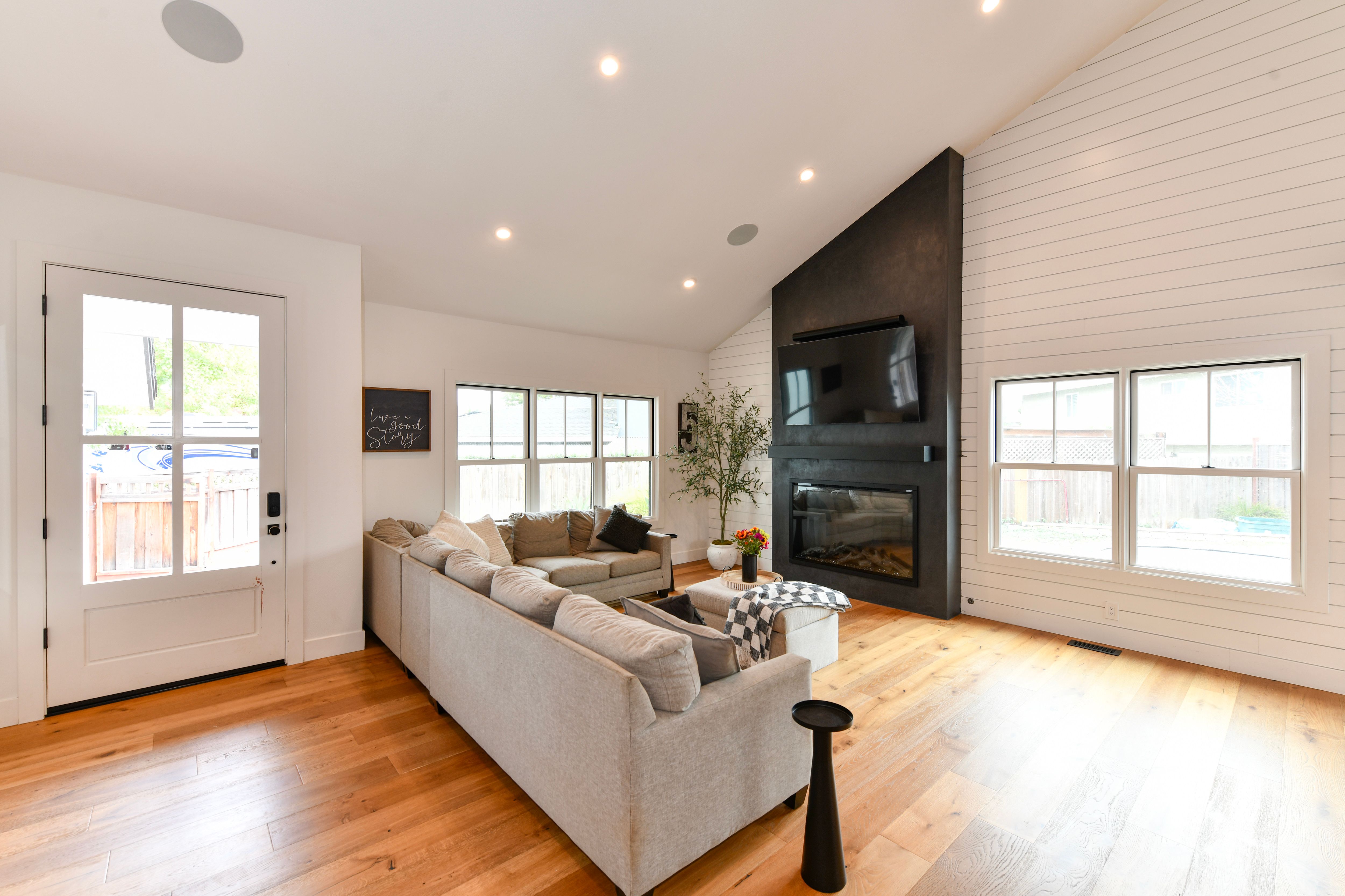  Modern Farm-Style Browns Valley Home - 物件實景