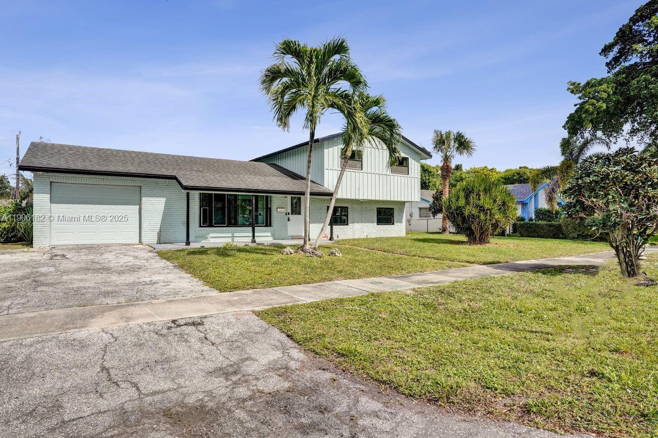 West Palm Beach, Florida, 33407, United States, 6 Bedrooms Bedrooms, ,5 BathroomsBathrooms,Residential,For Sale,1987925