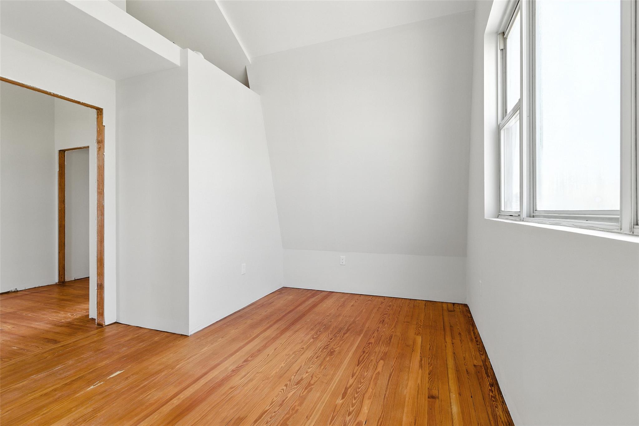 Seaford, New York, 11783, United States, 3 Bedrooms Bedrooms, ,2 BathroomsBathrooms,Residential,For Sale,1908312