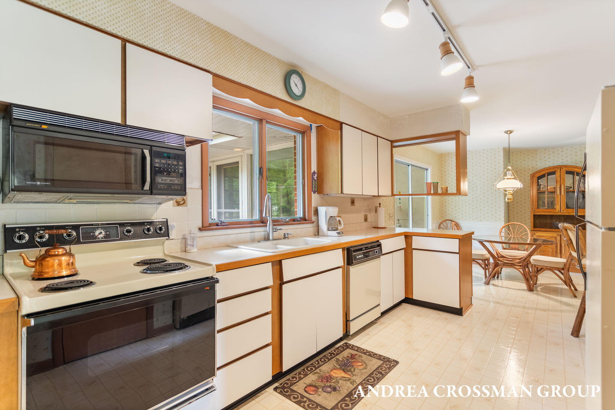 Fennville, Michigan, 49408, United States, 3 Bedrooms Bedrooms, ,2 BathroomsBathrooms,Residential,For Sale,1826575