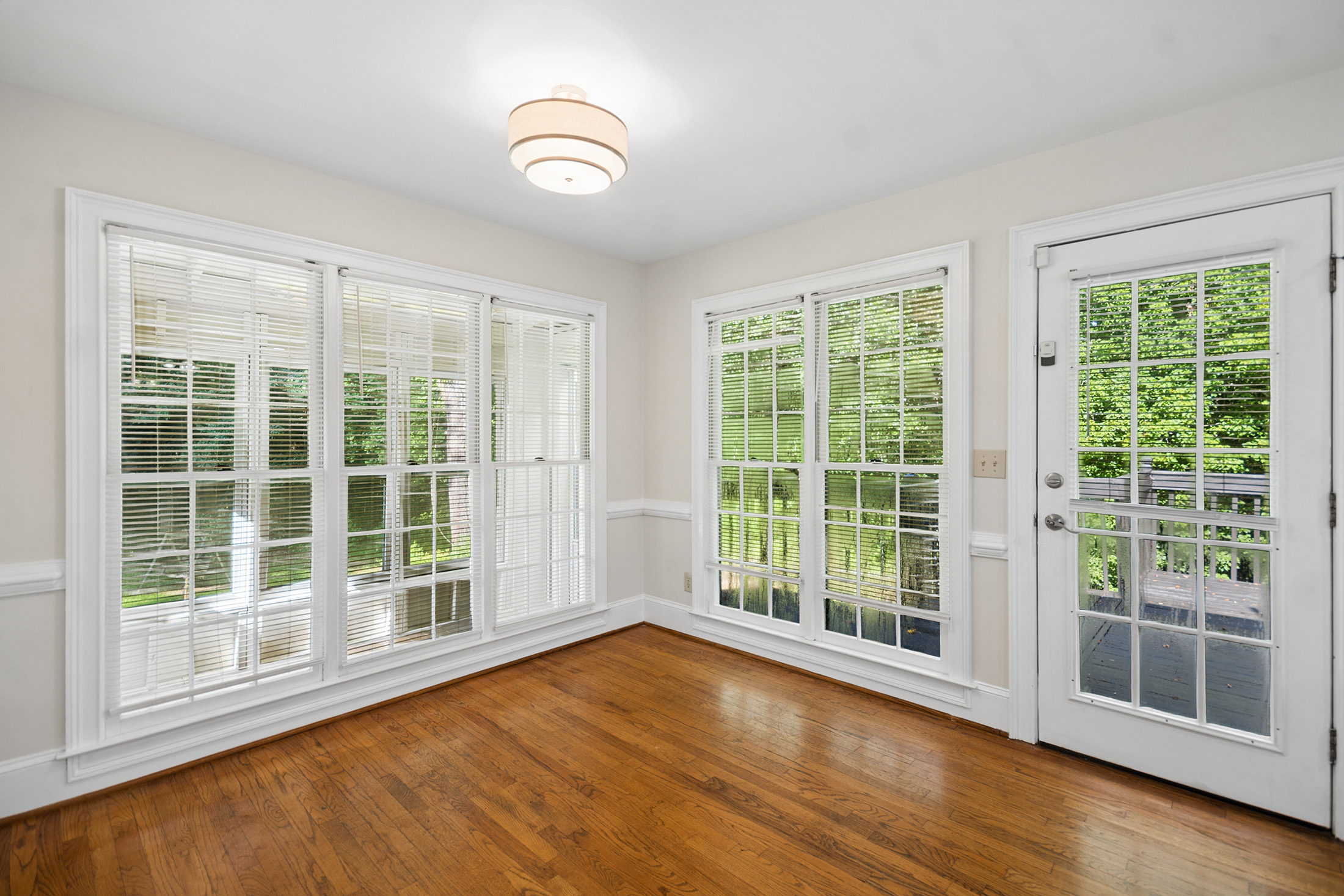  Beautifully Refreshed Ranch Nestled on an Expansive Cul-de-sac Lot - 物件實景