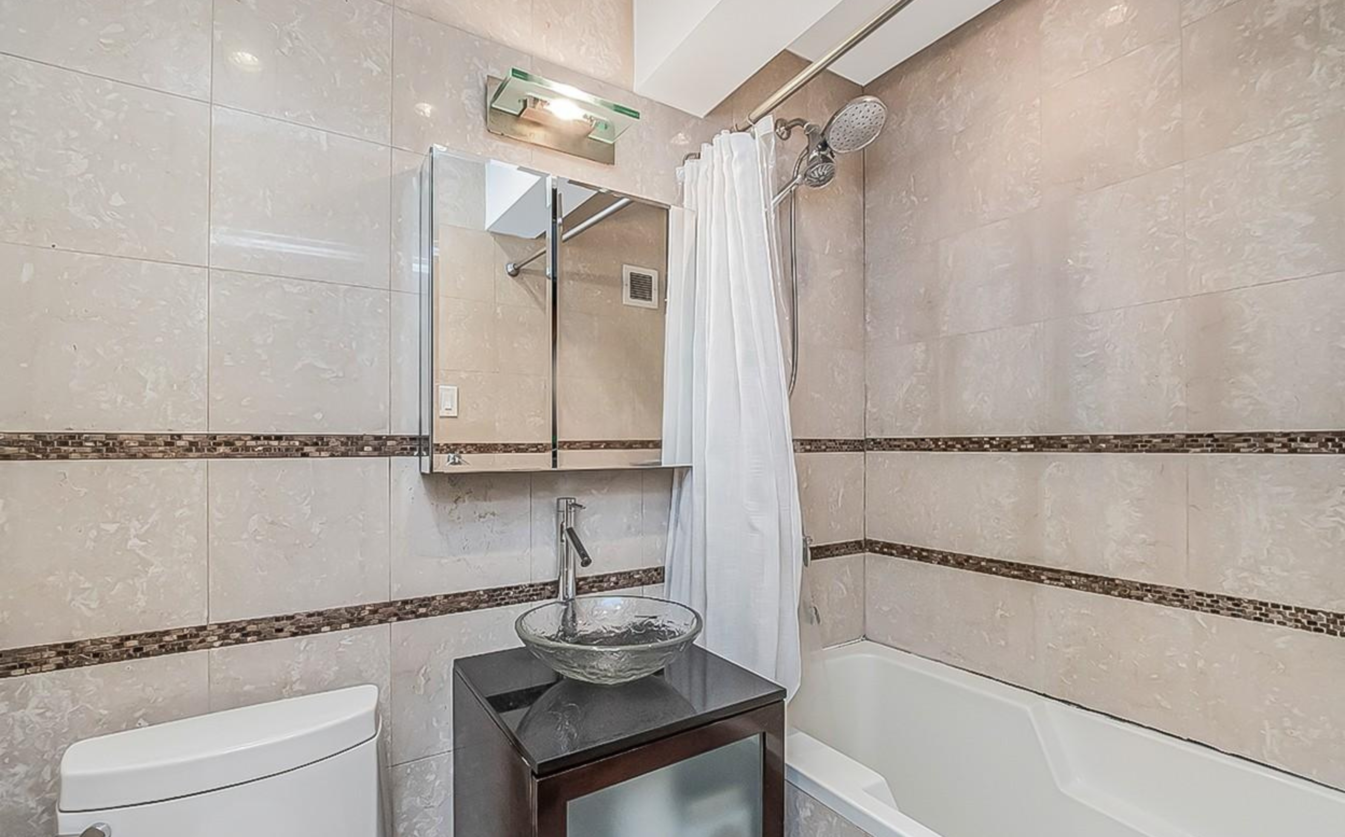  1874 Pelham Parkway S - 物件實景