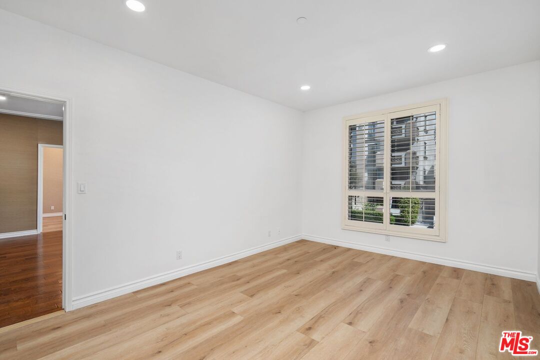 West Hollywood, California, 90048, United States, 2 Bedrooms Bedrooms, ,3 BathroomsBathrooms,Residential,For Sale,1762053
