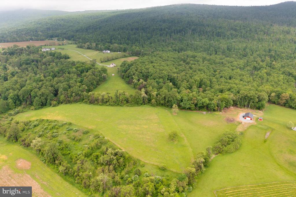 Hillsboro, Virginia, 20132, United States, 2 Bedrooms Bedrooms, ,2 BathroomsBathrooms,Residential,For Sale,1798286