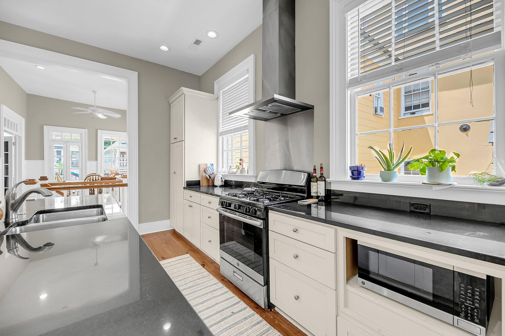 Charleston, South Carolina, 29403, United States, 3 Bedrooms Bedrooms, ,3 BathroomsBathrooms,Residential,For Sale,1875297