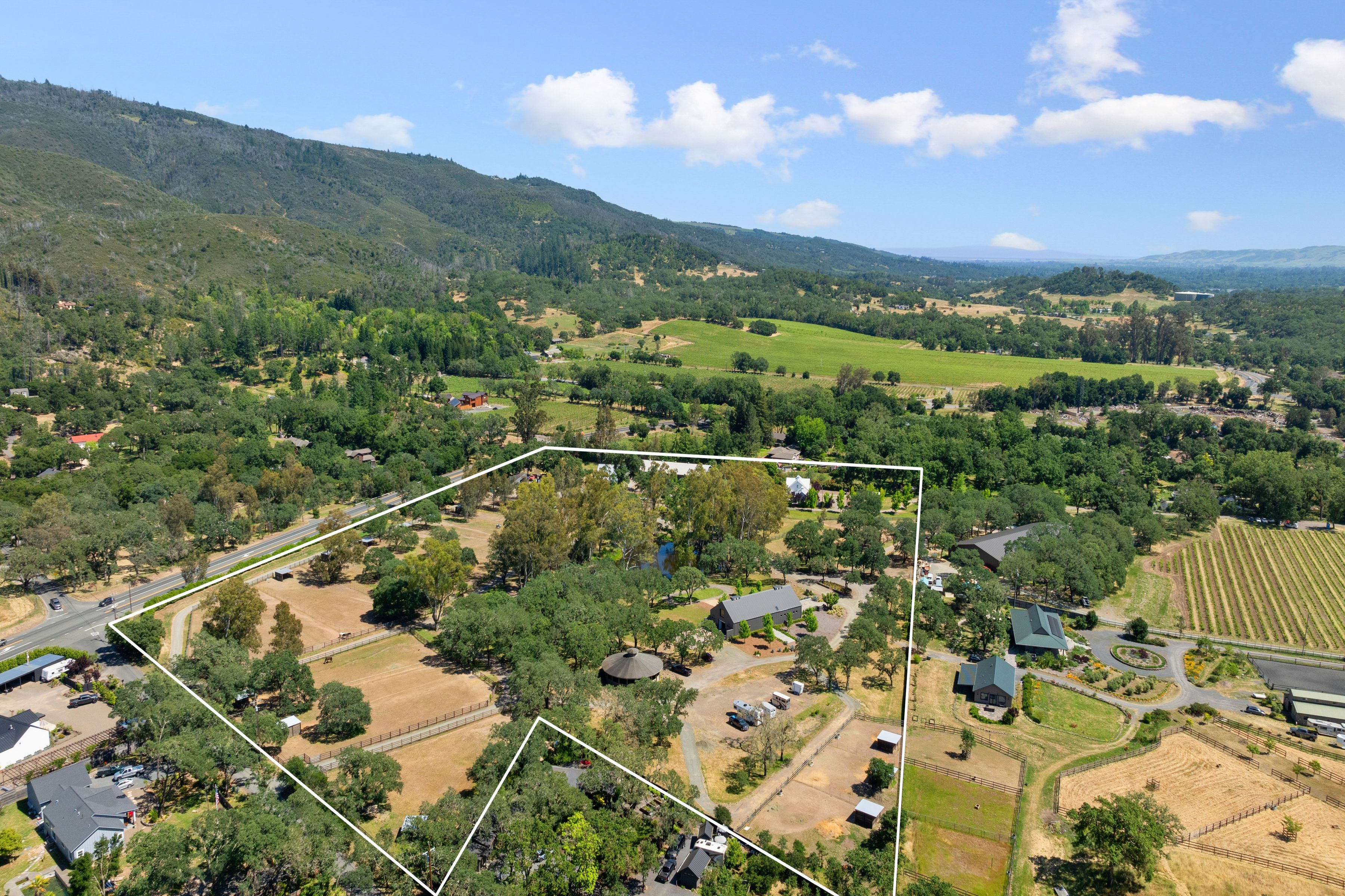  100 W. Trinity Road - 物件實景