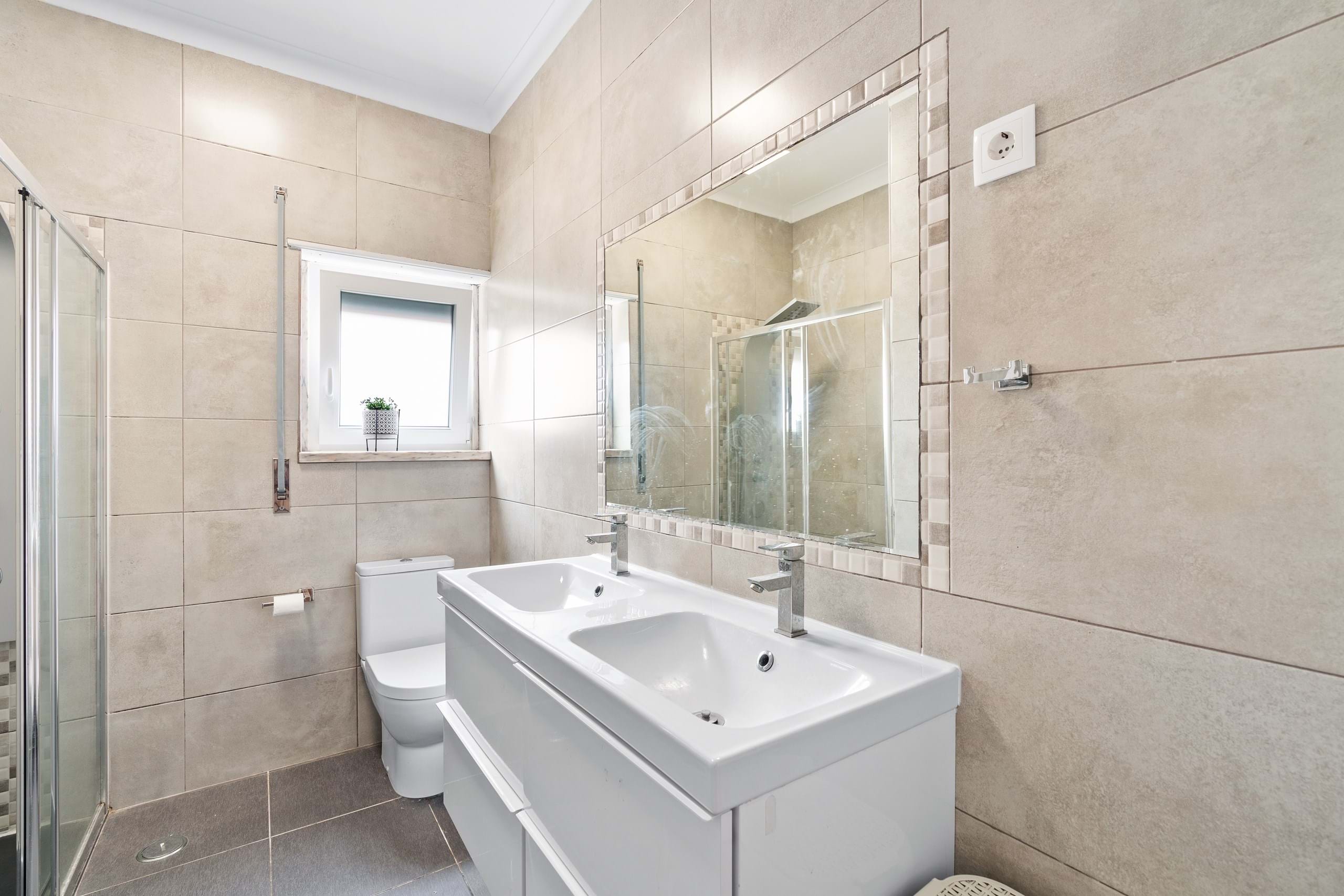 Sintra, Lisbon, 2705-8441, PT, 3 Bedrooms Bedrooms, ,3 BathroomsBathrooms,Residential,For Sale,1897650