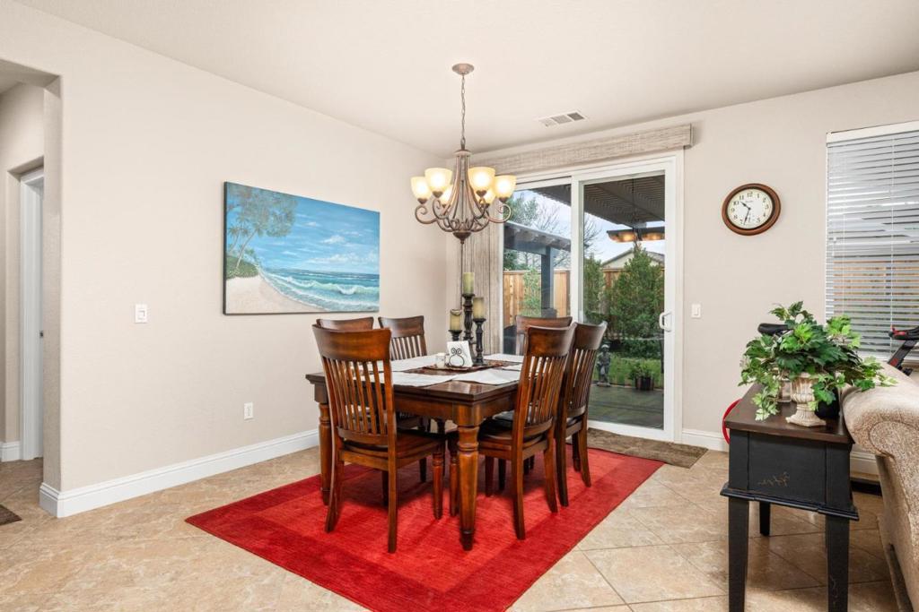 Oakdale, California, 95361, United States, 4 Bedrooms Bedrooms, ,2 BathroomsBathrooms,Residential,For Sale,1981612