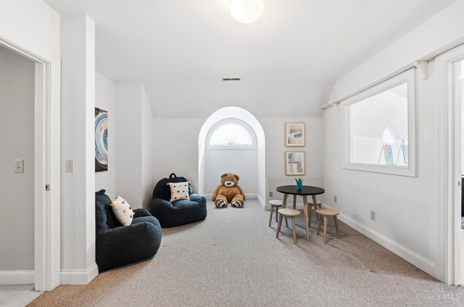 Anderson Twp, Ohio, 45230, United States, 5 Bedrooms Bedrooms, ,6 BathroomsBathrooms,Residential,For Sale,1988245