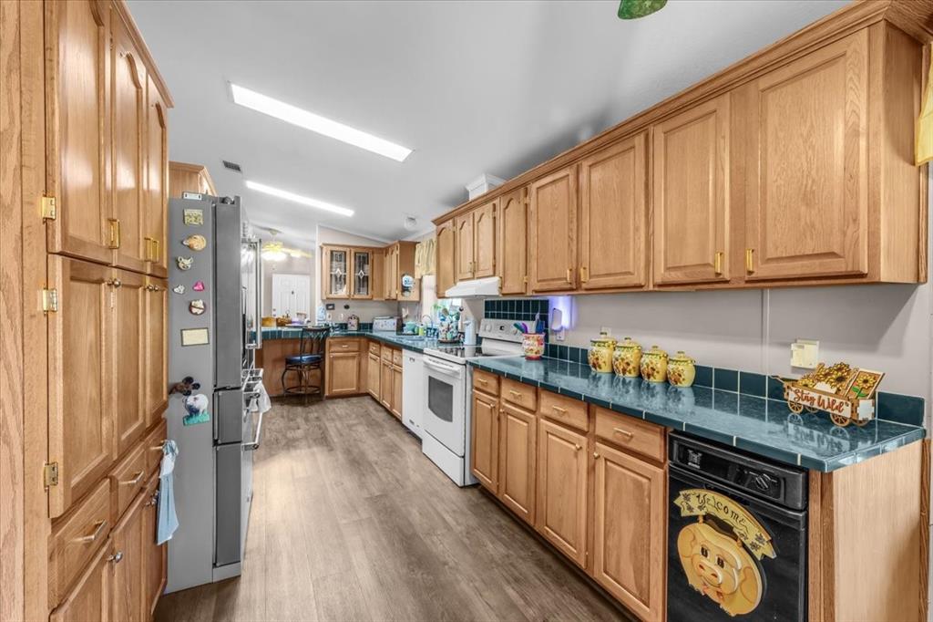 Weatherford, Texas, 76087, United States, 3 Bedrooms Bedrooms, ,2 BathroomsBathrooms,Residential,For Sale,2005705