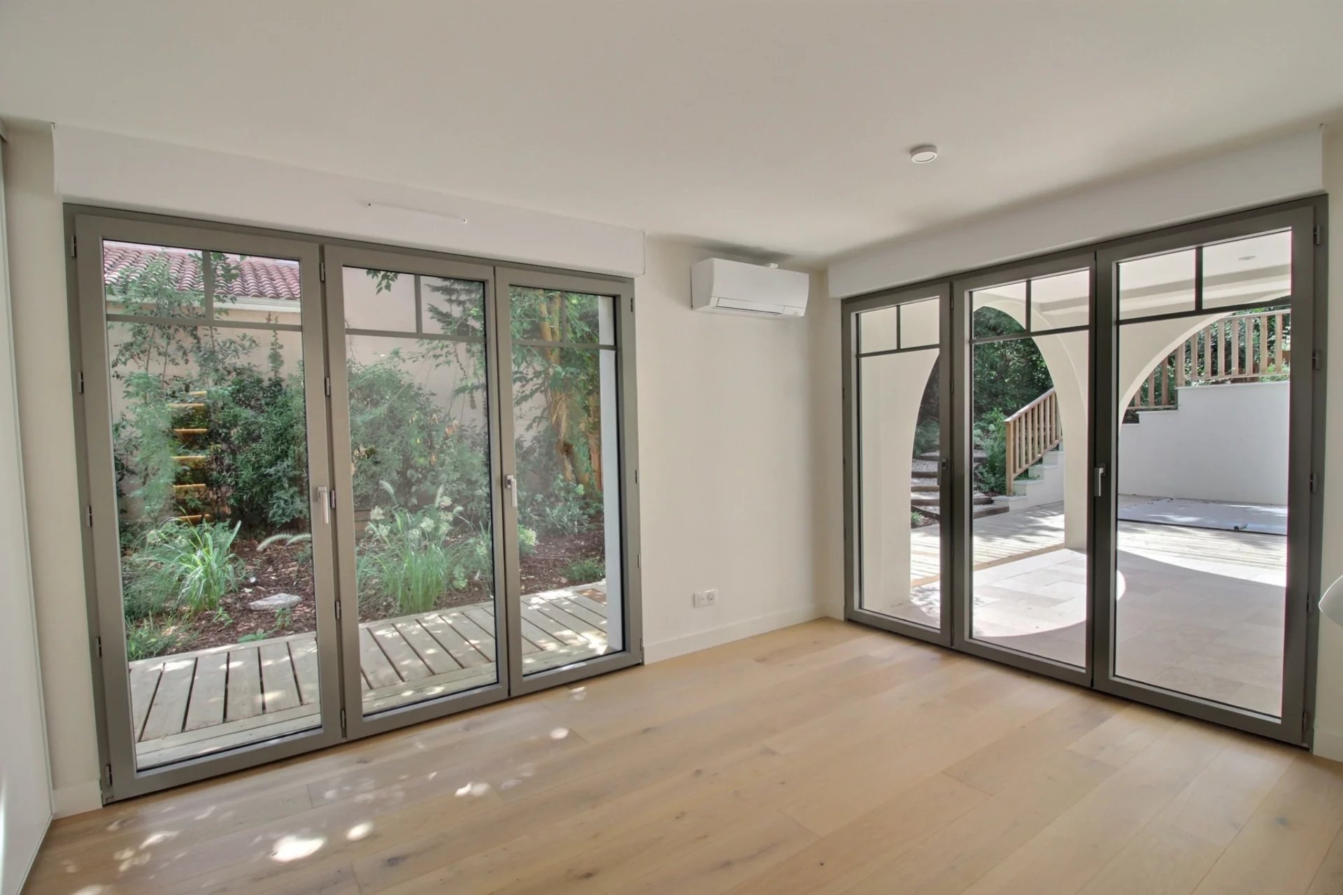 Arcachon, New Aquitaine, 33120, FR, 4 Bedrooms Bedrooms, ,Residential,For Sale,1995538