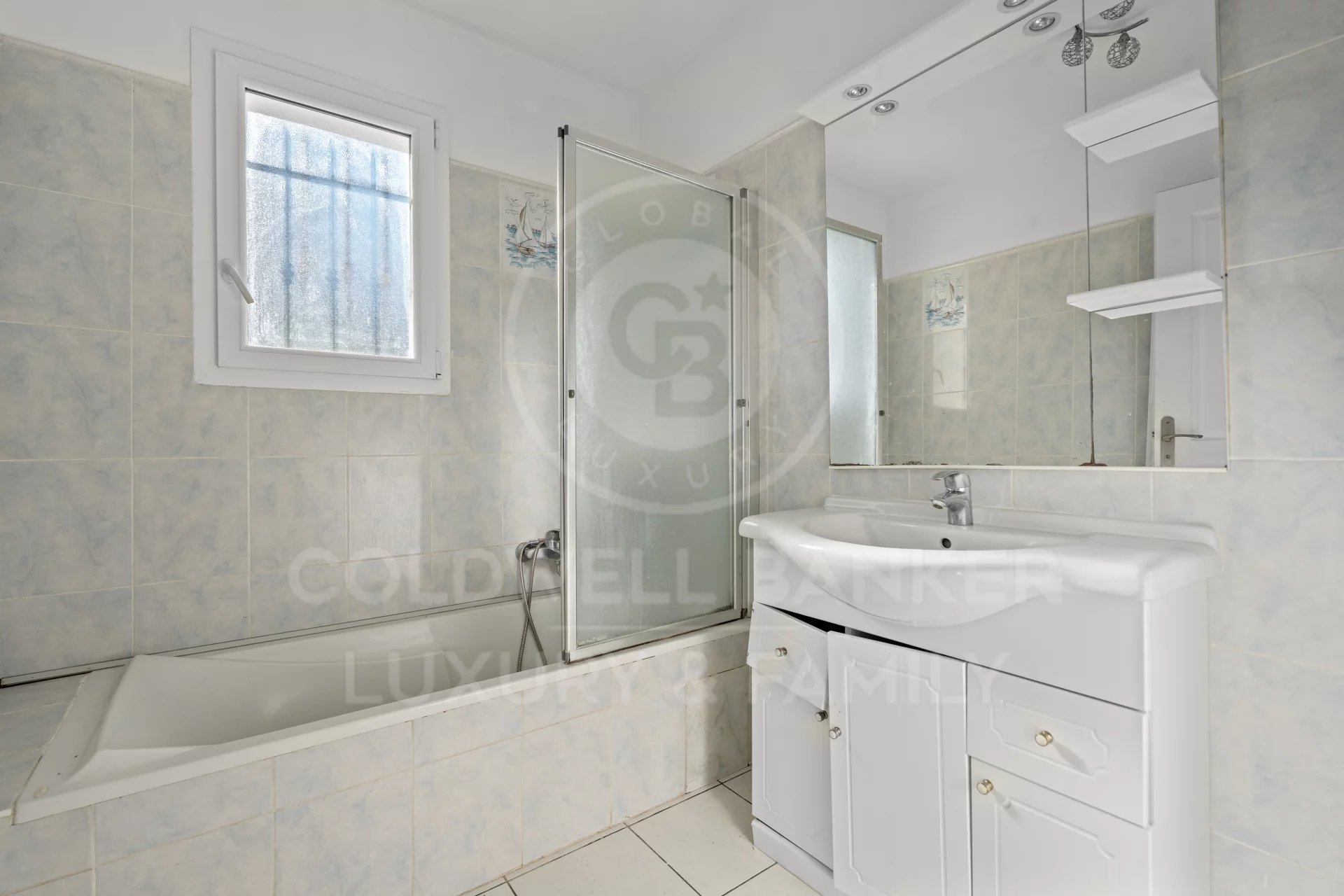 Nice, Provence-Alpes-Côte d’Azur, 06000, FR, 3 Bedrooms Bedrooms, ,2 BathroomsBathrooms,Residential,For Sale,1999783