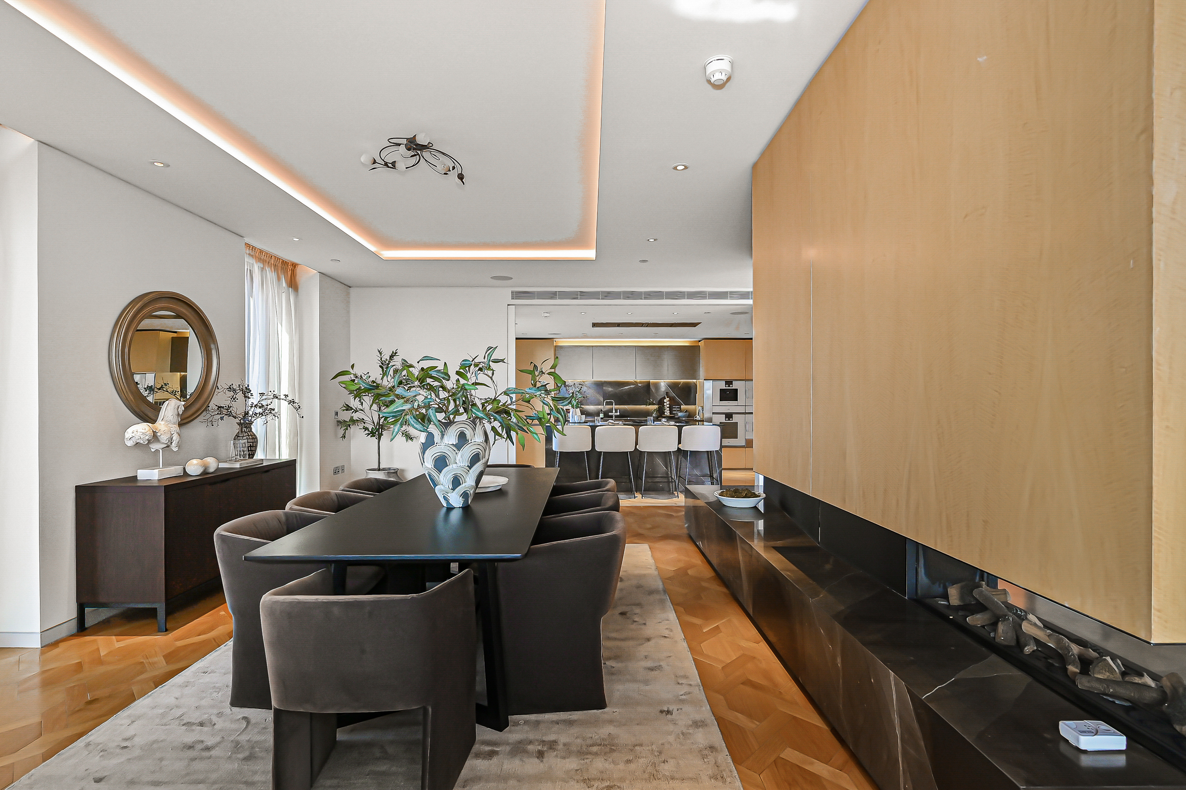  A full-floor penthouse with wraparound terraces and far-reaching views across Fi - 物件實景