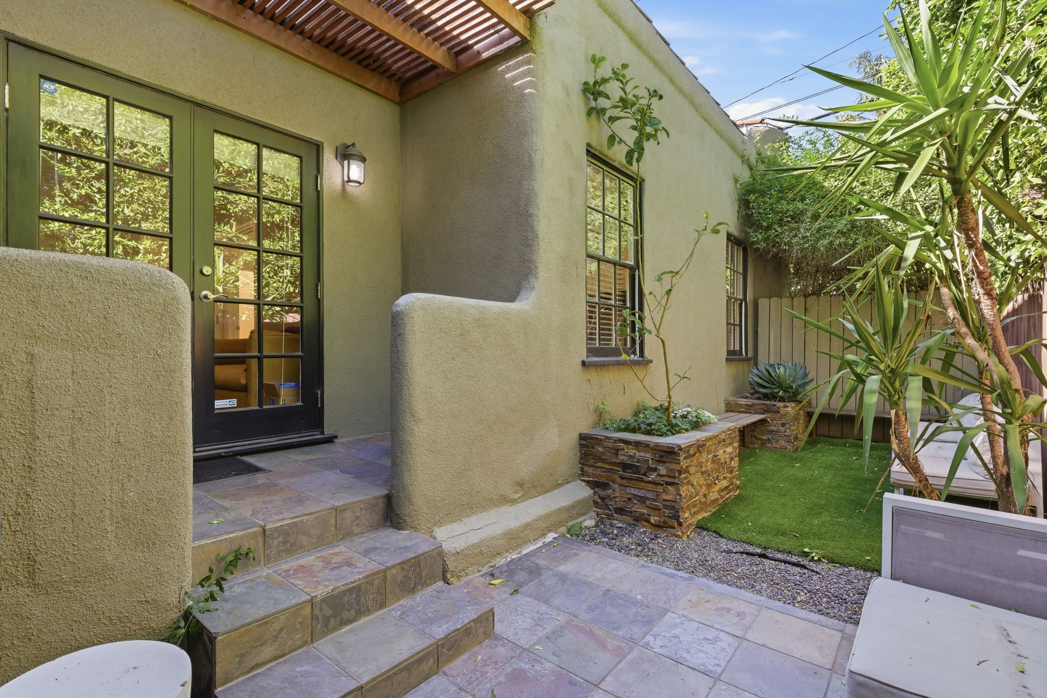  853-855 North Sweetzer Avenue - 物件實景