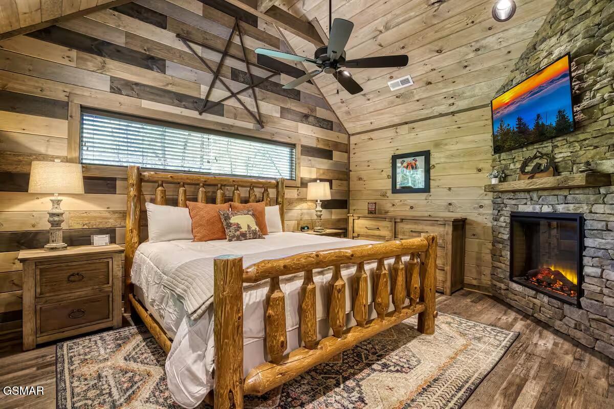 Sevierville, Tennessee, 37862, United States, 5 Bedrooms Bedrooms, ,5 BathroomsBathrooms,Residential,For Sale,2008857