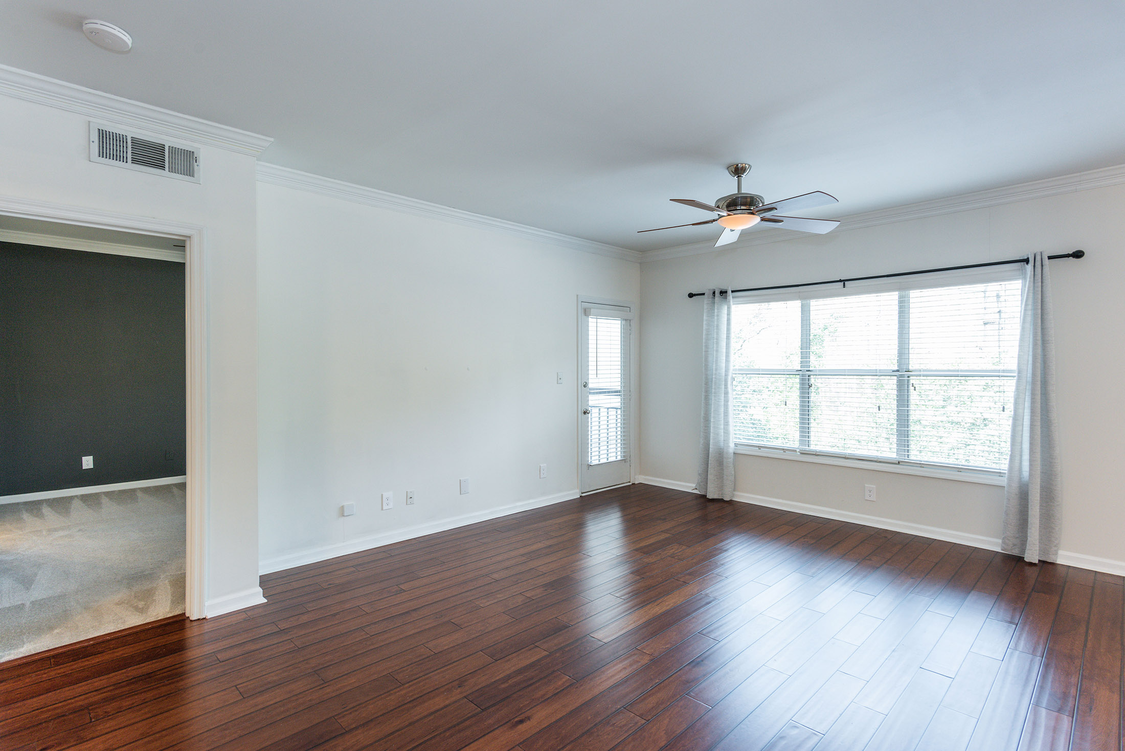  Spacious Corner Unit Condo in Resort-Style Community - 物件實景