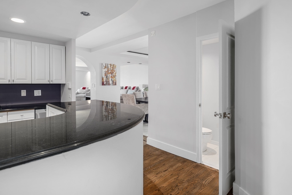 Boston, Massachusetts, 02110, United States, 1 Bedroom Bedrooms, ,2 BathroomsBathrooms,Residential,For Sale,1745090