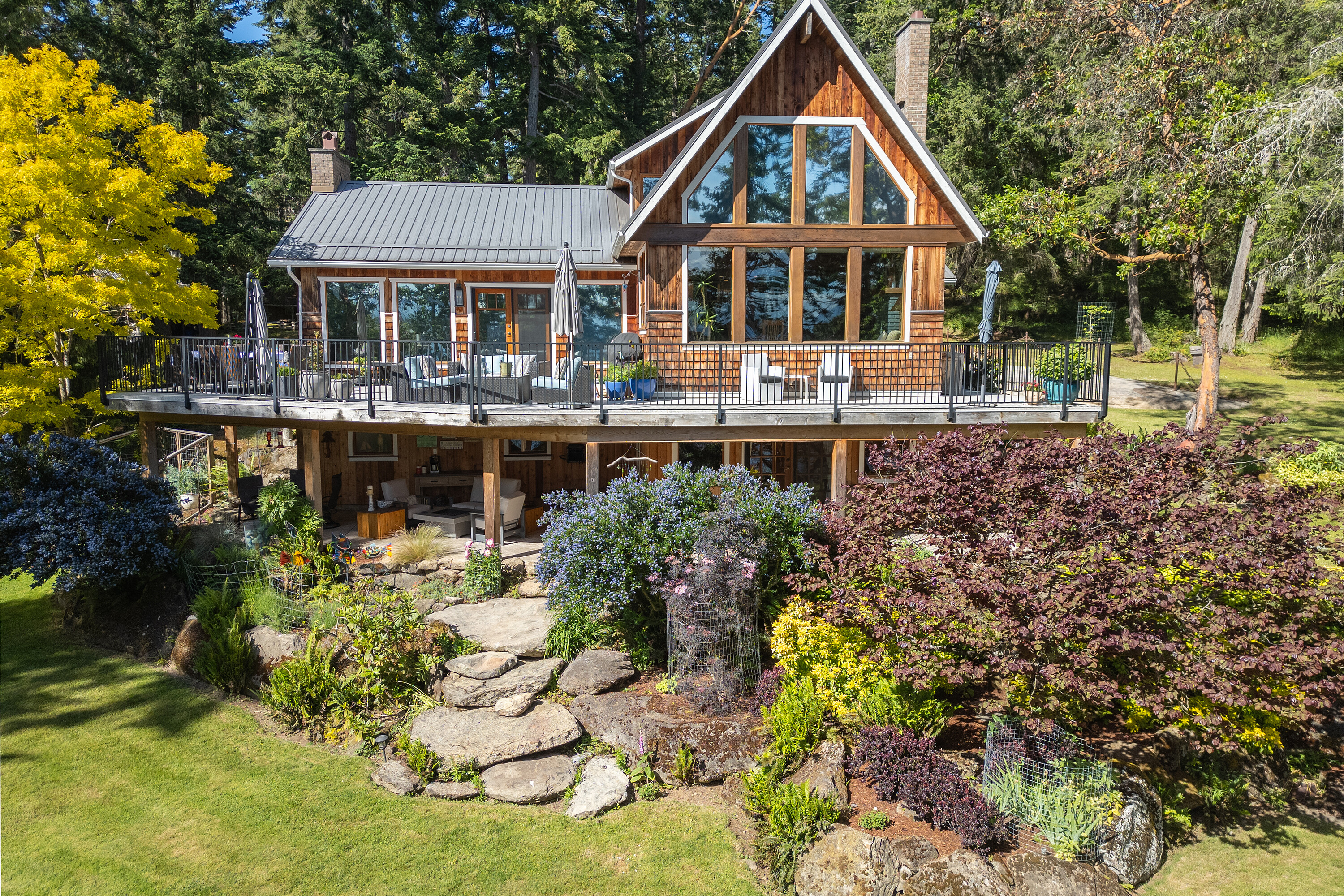 Private Waterfront Oasis