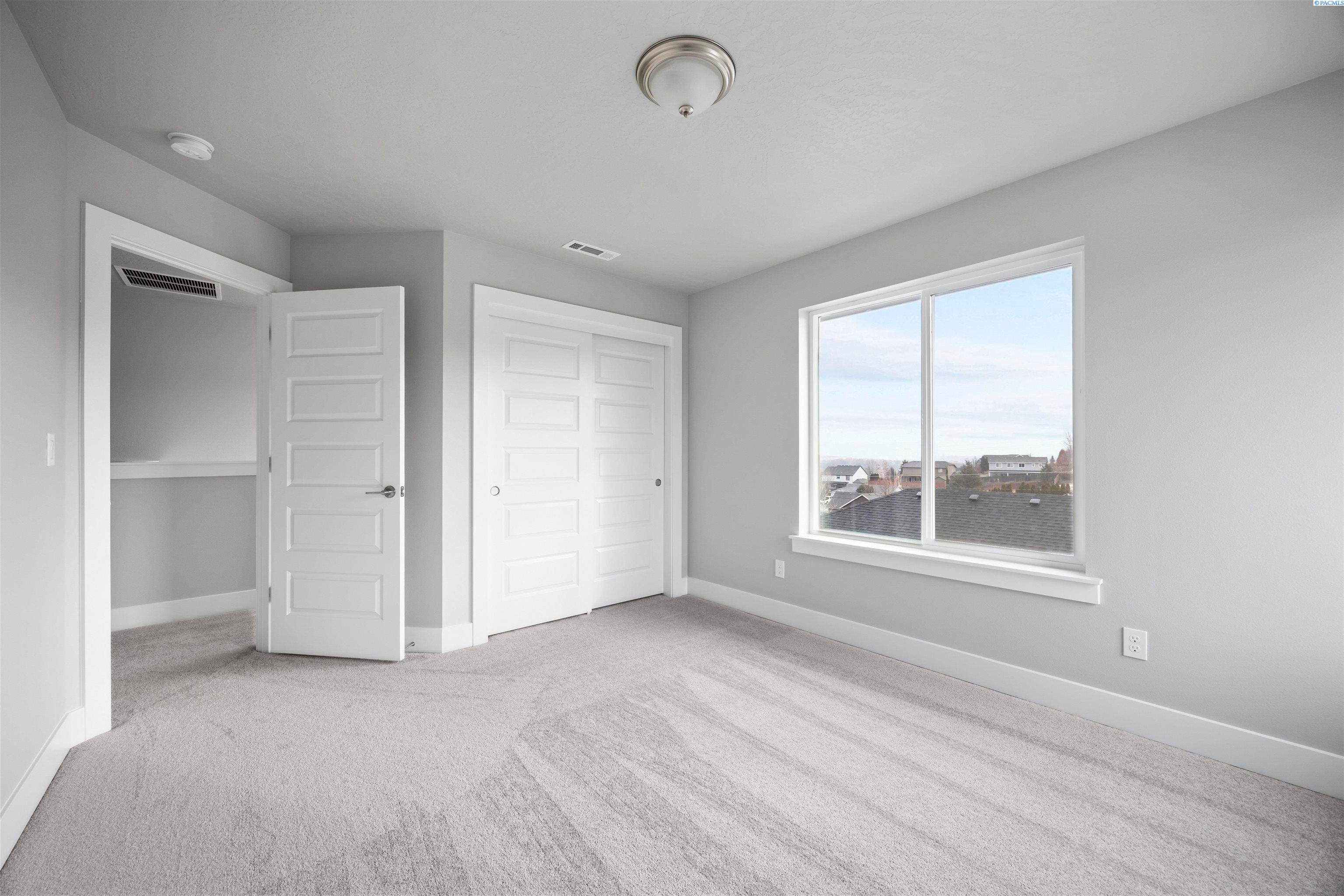 West Richland, Washington, 99353, United States, 4 Bedrooms Bedrooms, ,2 BathroomsBathrooms,Residential,For Sale,2014004