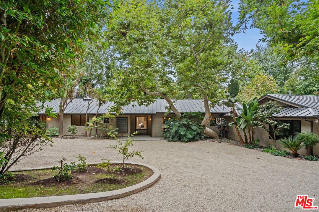 Malibu, California, 90265, United States, 5 Bedrooms Bedrooms, ,3 BathroomsBathrooms,Residential,For Sale,1998415