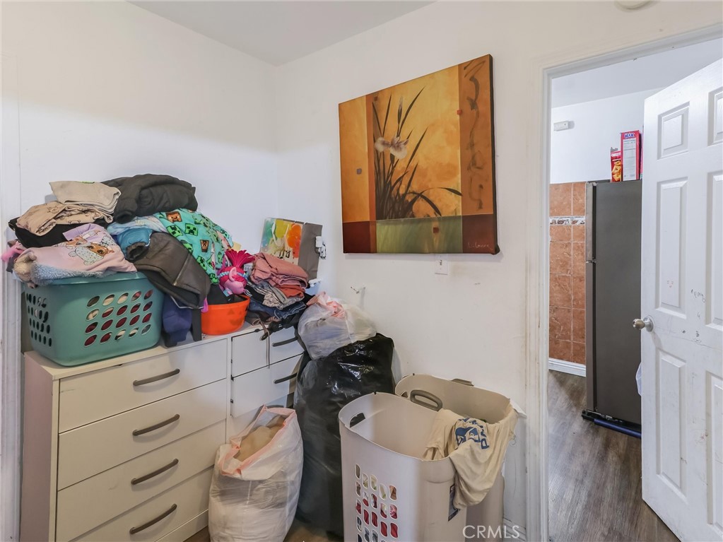 Los Angeles, California, 90003, United States, 5 Bedrooms Bedrooms, ,3 BathroomsBathrooms,Residential,For Sale,1935114