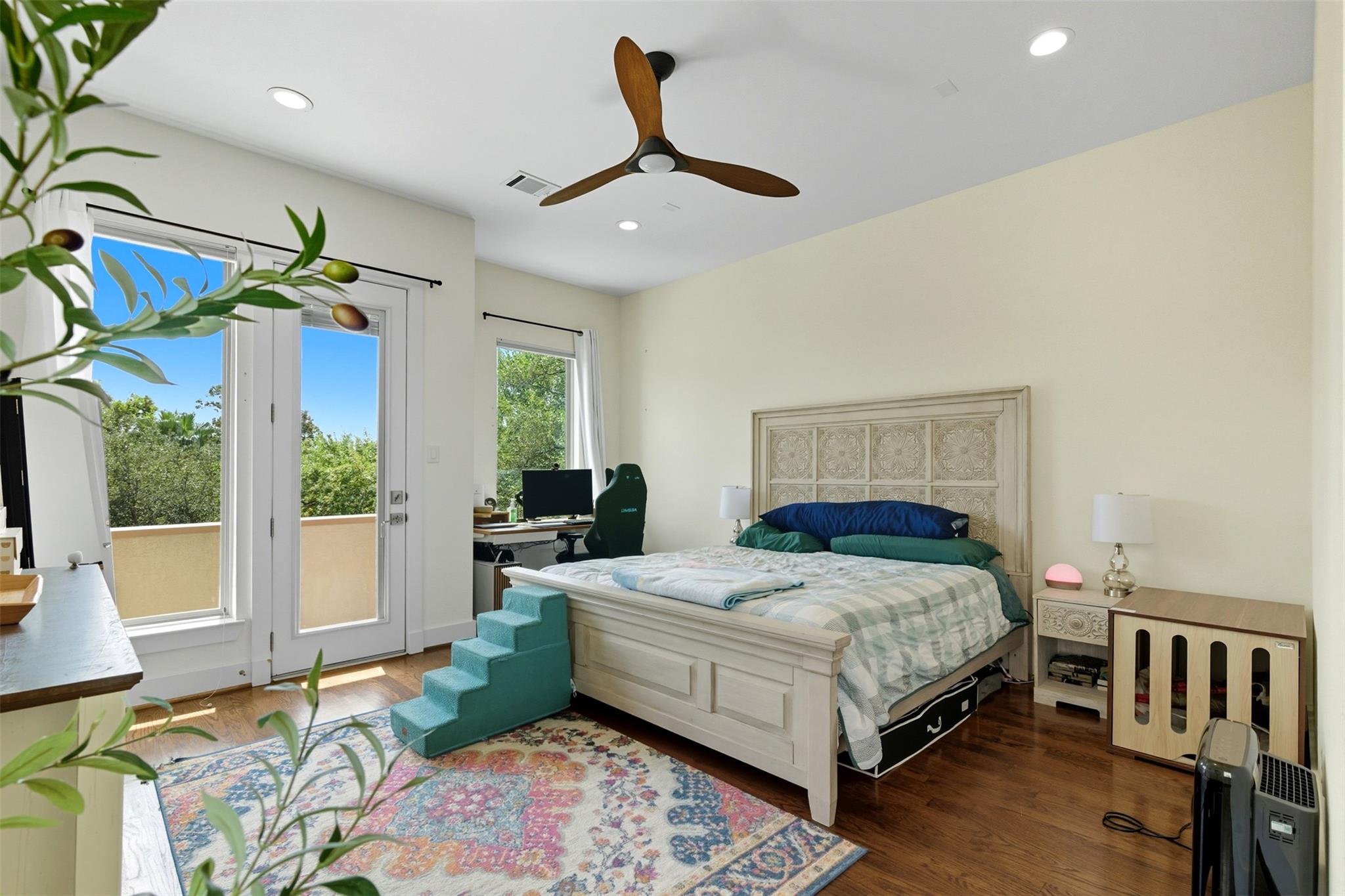 Houston, Texas, 77006, United States, 3 Bedrooms Bedrooms, ,4 BathroomsBathrooms,Residential,For Sale,1977830