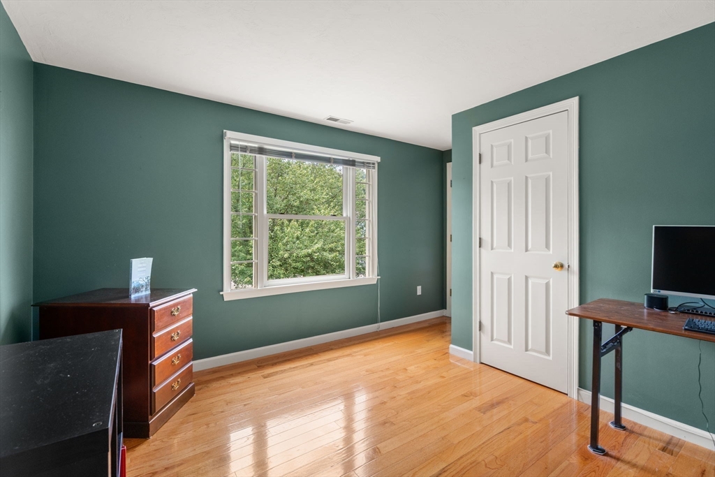 Westborough, Massachusetts, 01581, United States, 4 Bedrooms Bedrooms, ,4 BathroomsBathrooms,Residential,For Sale,1986469