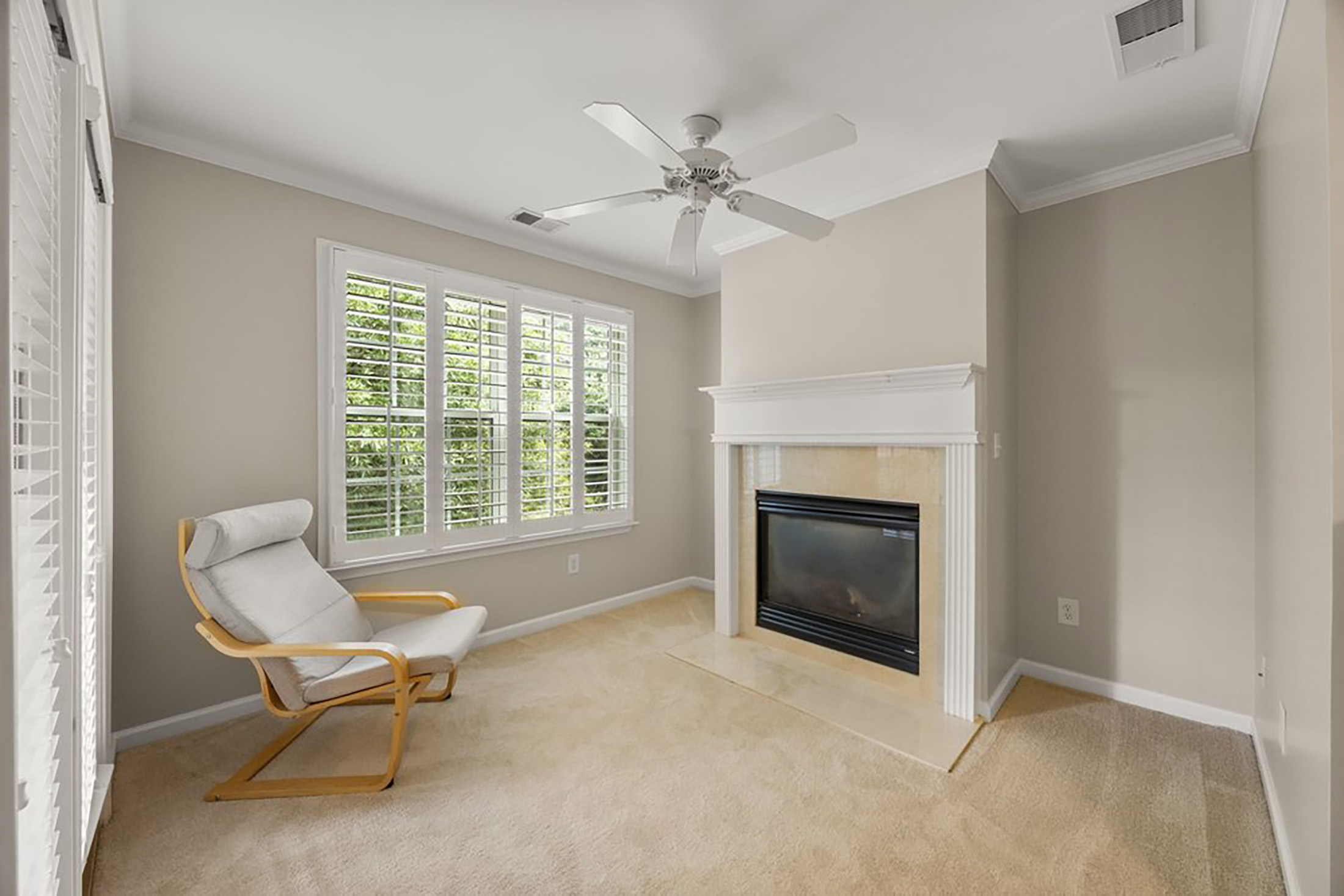  Turnkey Living in Gated Townhome Community - 物件實景