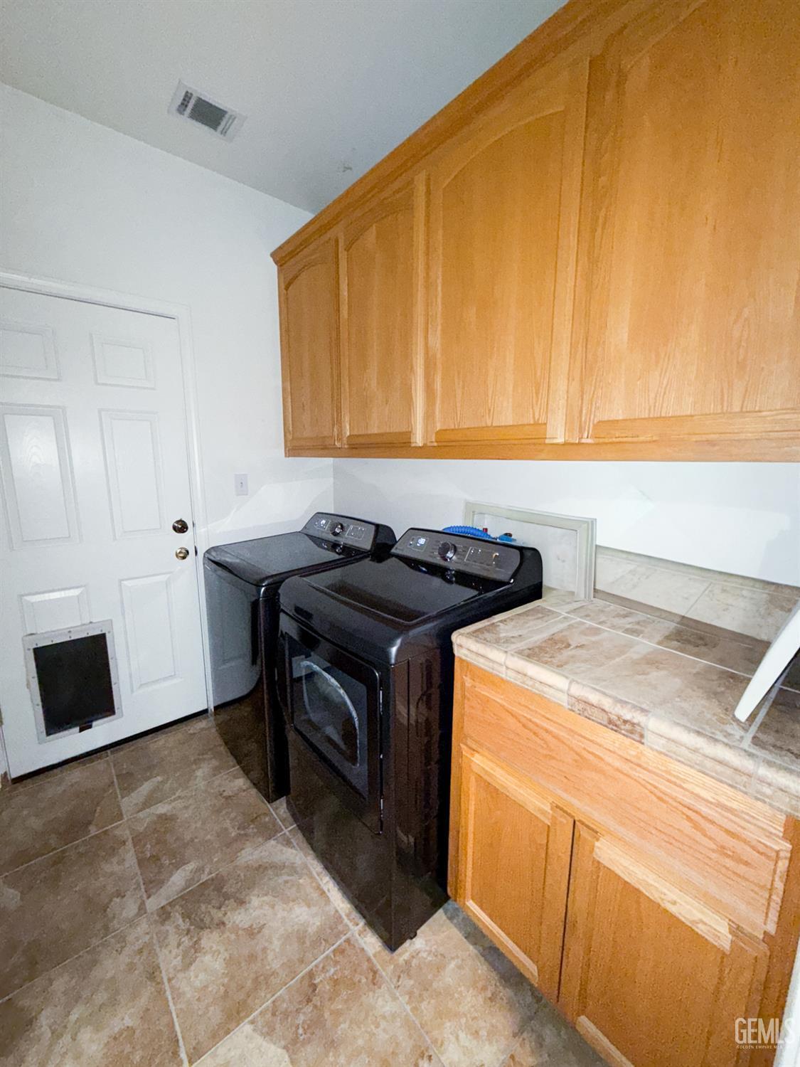 Bakersfield, California, 93314, United States, 3 Bedrooms Bedrooms, ,2 BathroomsBathrooms,Residential,For Sale,1966824