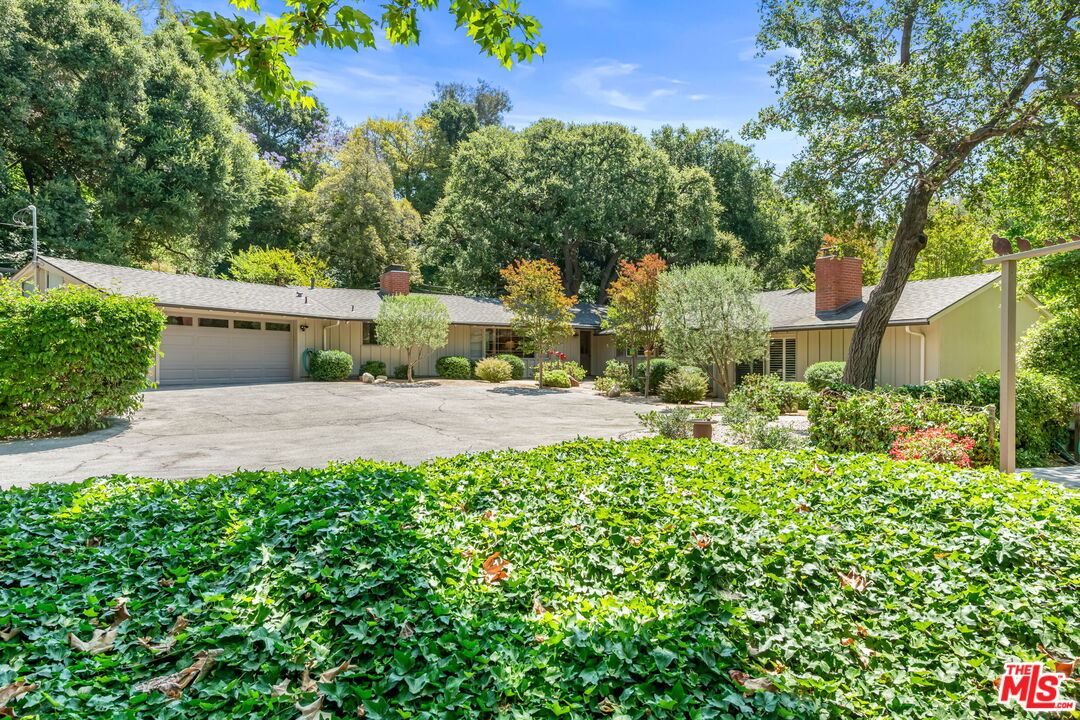 Los Angeles, California, 90049, United States, 4 Bedrooms Bedrooms, ,3 BathroomsBathrooms,Residential,For Sale,1805852