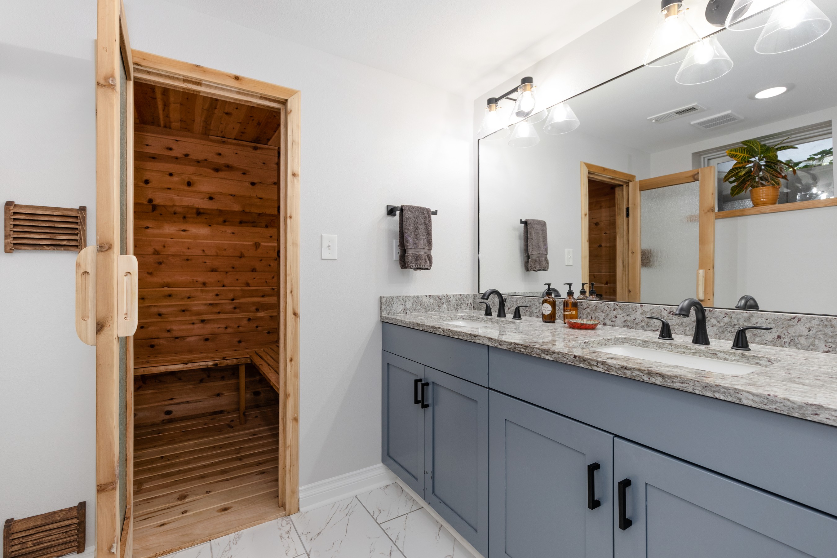  Stylish Ranch Living with Detached ADU - 物件實景