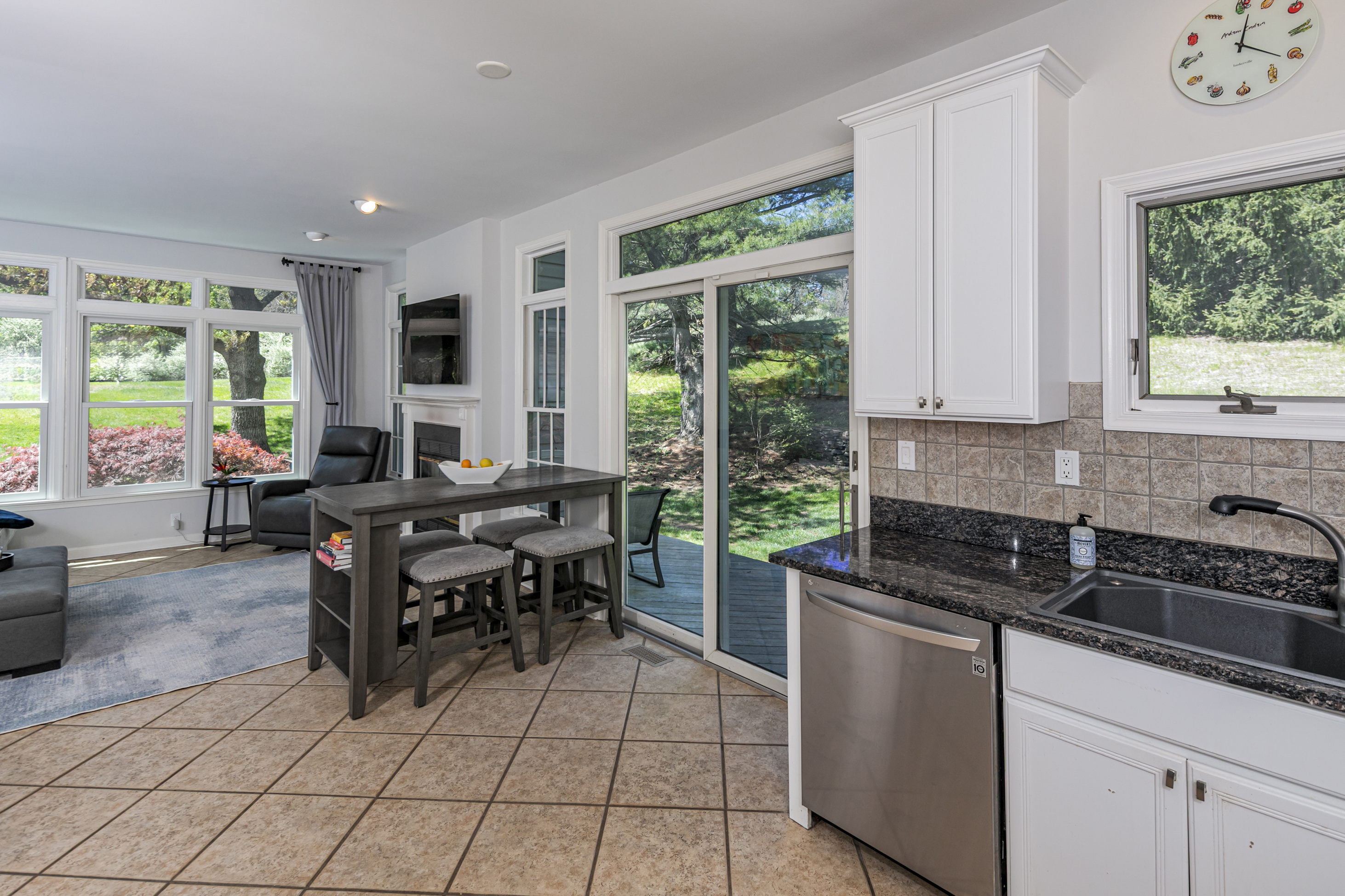  Largest End-Unit in Washington Oaks with Serene Views and Upgrades Galore - 物件實景