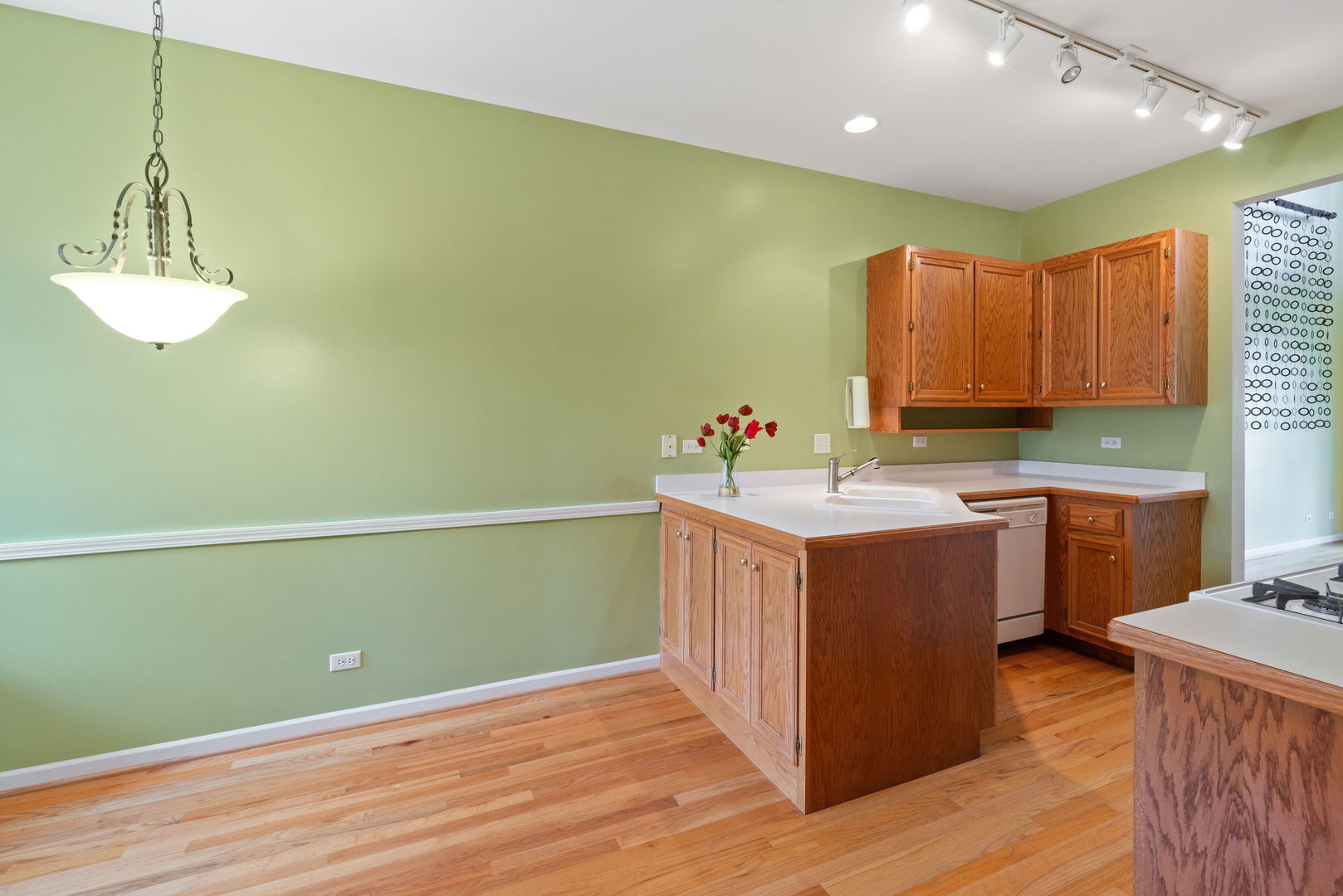Clarendon Hills, Illinois, 60514, United States, 3 Bedrooms Bedrooms, ,4 BathroomsBathrooms,Residential,For Sale,1917316