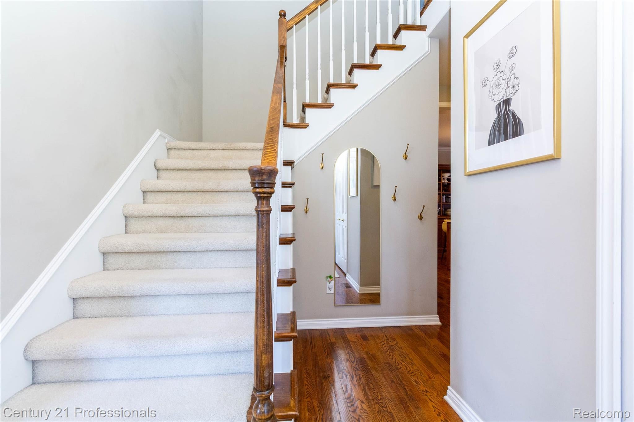 Troy, Michigan, 48098, United States, 2 Bedrooms Bedrooms, ,3 BathroomsBathrooms,Residential,For Sale,1979422