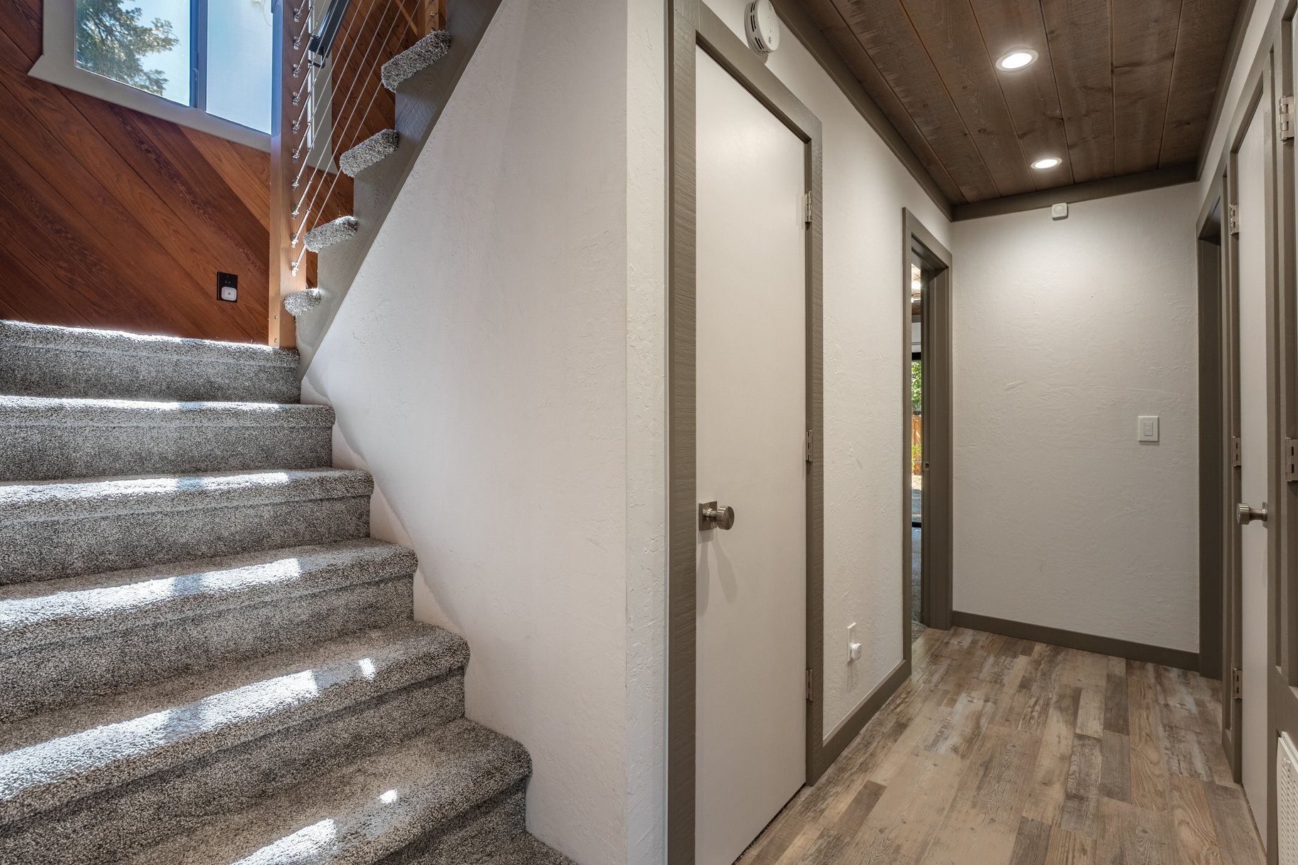  Loved and Cared For West Shore Home with Large Detached Garage and ADU Potential - 物件實景