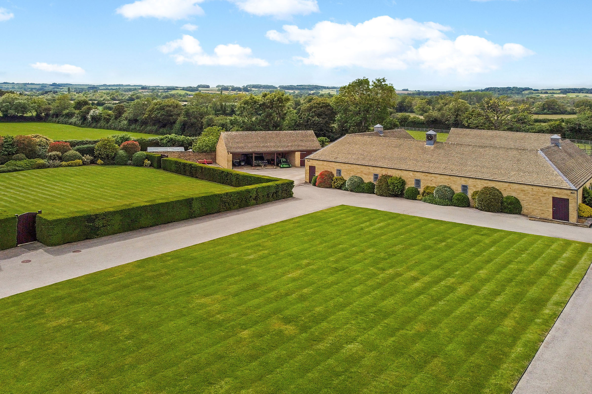  An Impressive Country Estate with Indoor Pool and Equestrian Facilities - 物件實景