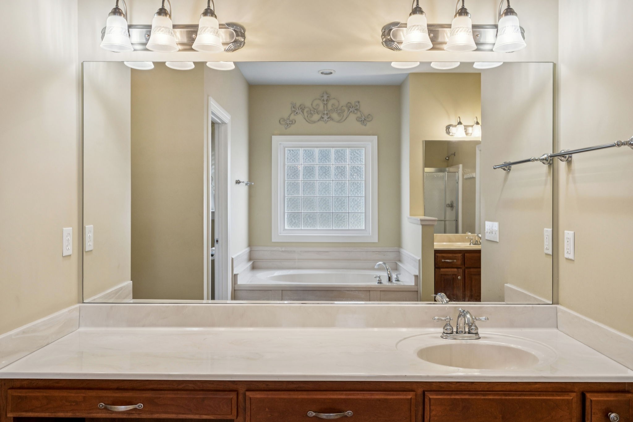 Manchester, Tennessee, 37355, United States, 4 Bedrooms Bedrooms, ,4 BathroomsBathrooms,Residential,For Sale,1937167