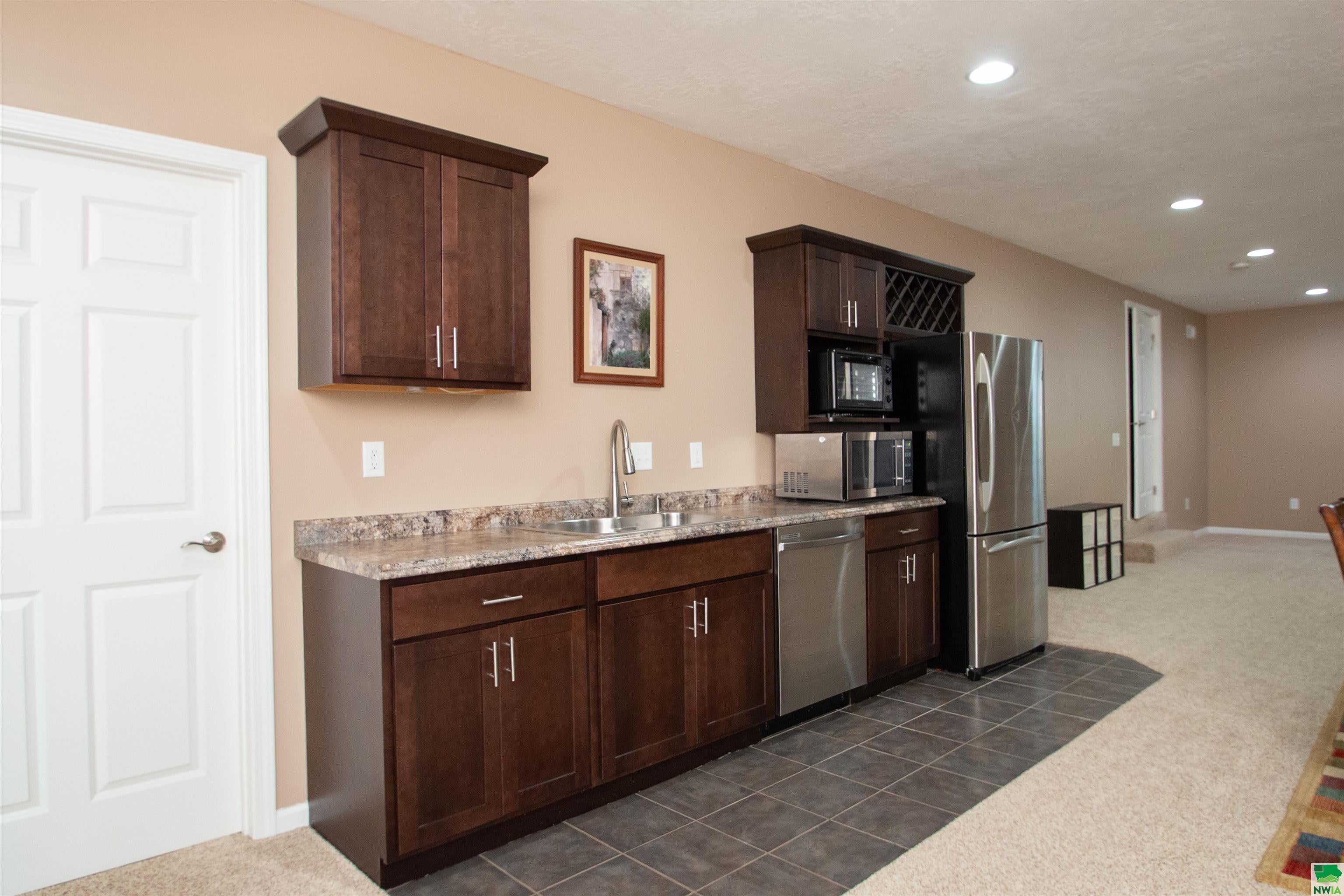 Dakota Dunes, South Dakota, 57049, United States, 4 Bedrooms Bedrooms, ,3 BathroomsBathrooms,Residential,For Sale,1937914